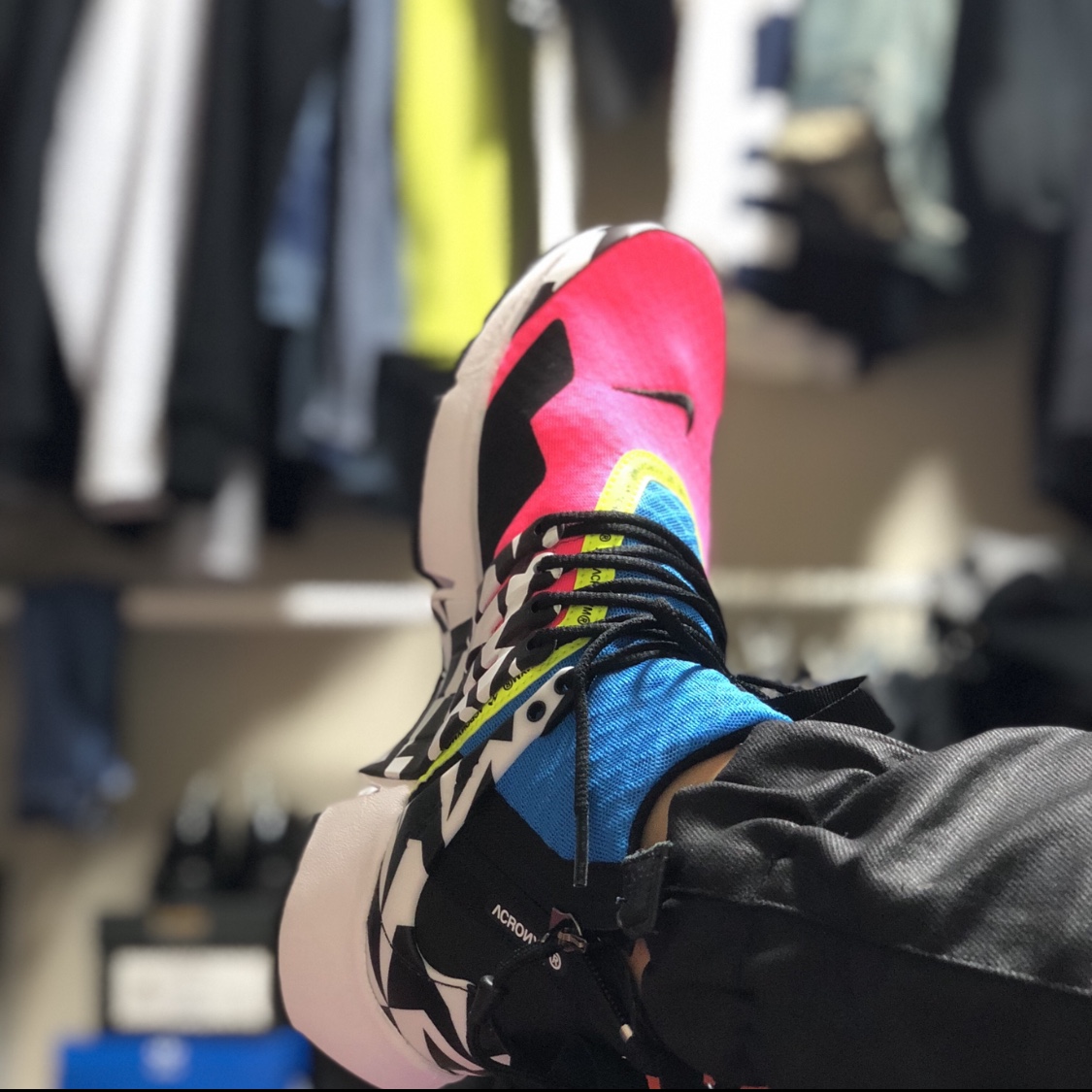 Nike x Acronym Air Presto Mid Racer Pink 착용 스타일 - 1