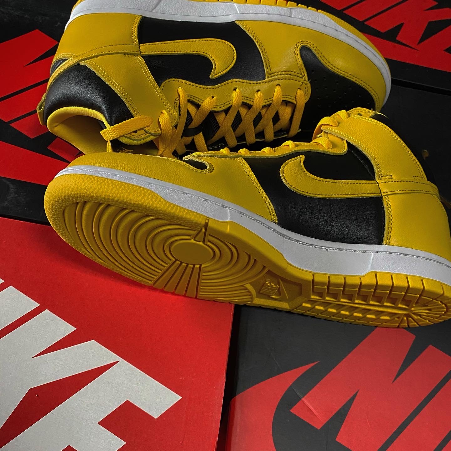 Nike Dunk High SP Varsity Maize 착용 스타일 - 3