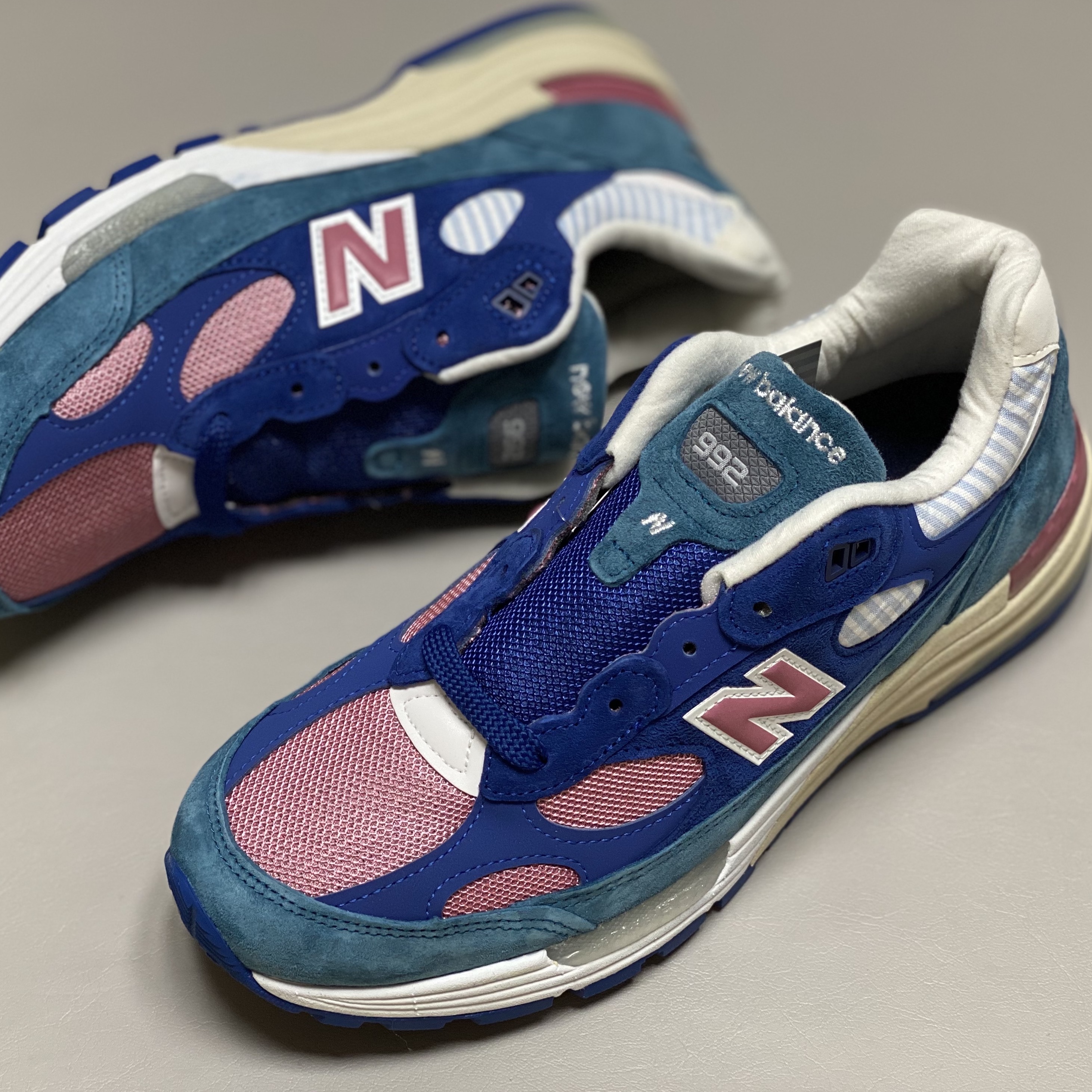 New Balance 992 Made in USA Tropical 착용 스타일 - 3