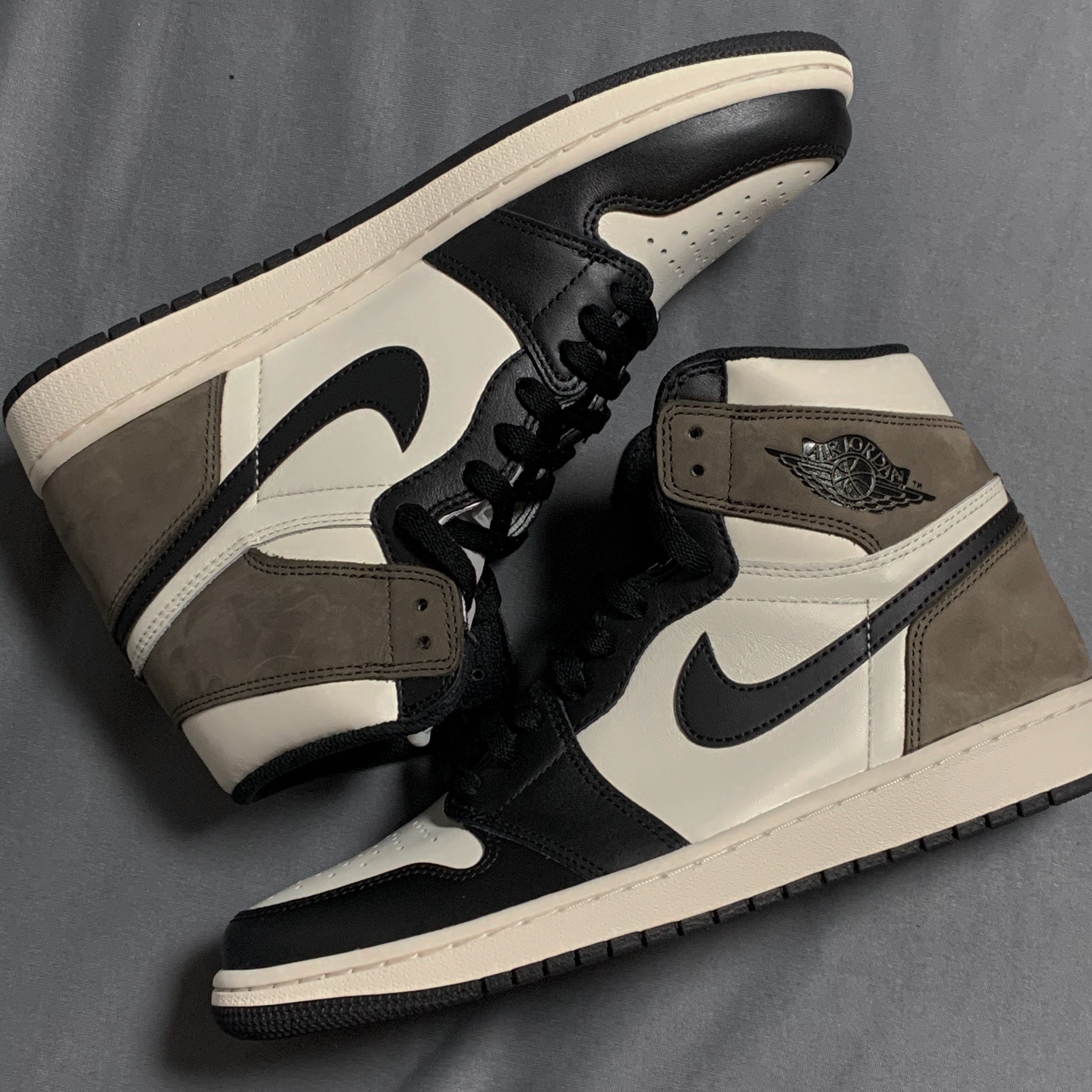 Jordan 1 Retro High OG Black Mocha 착용 스타일