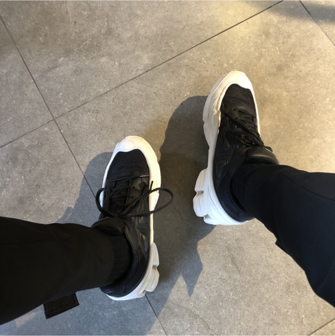 Adidas x Raf Simons Ozweego Black White 착용 스타일