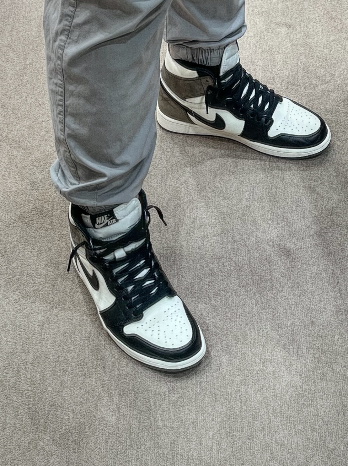 Jordan 1 Retro High OG Black Mocha 착용 스타일