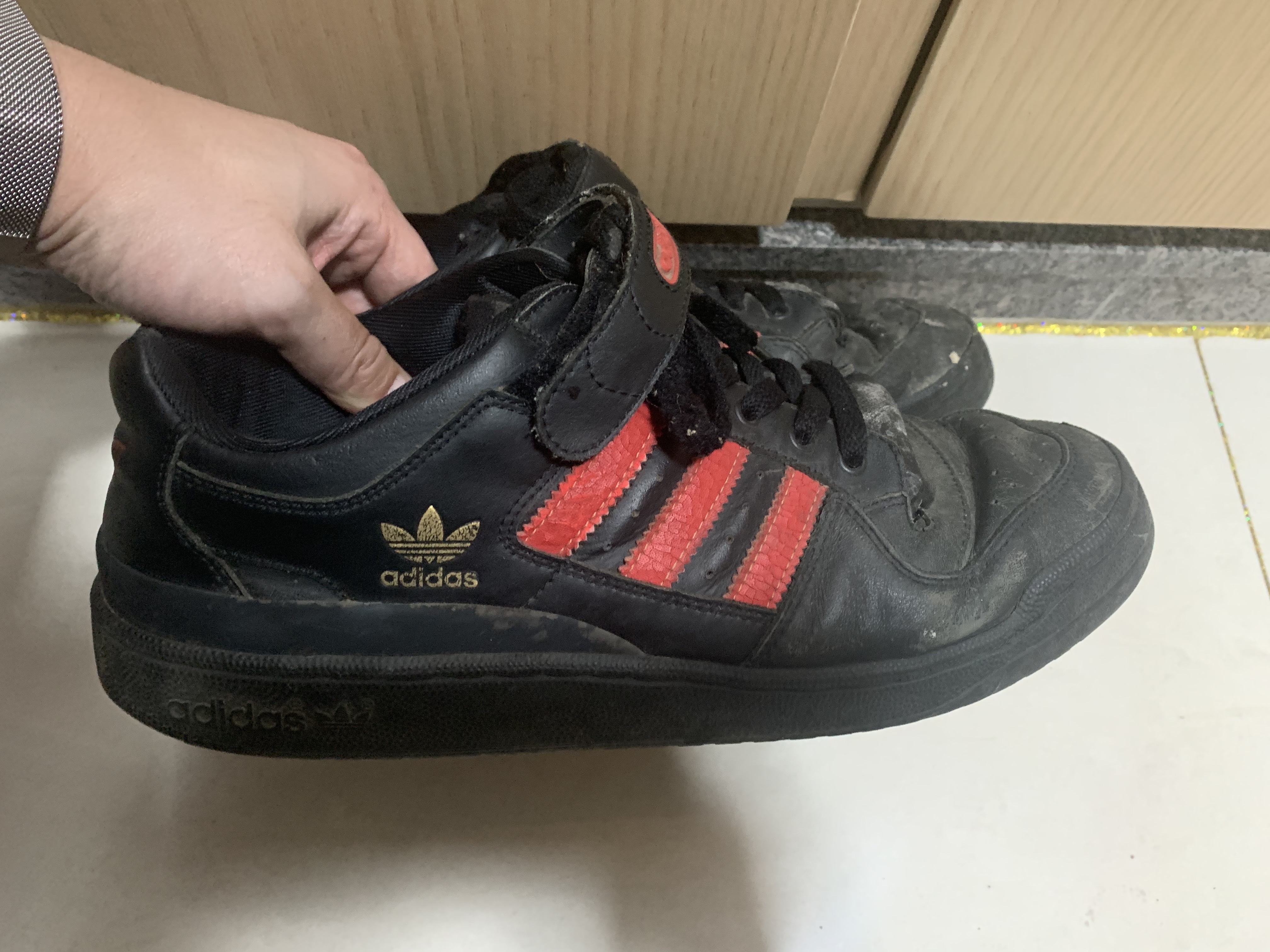 Adidas OG Forum 84 Low Blue Thread 착용 스타일 - 3