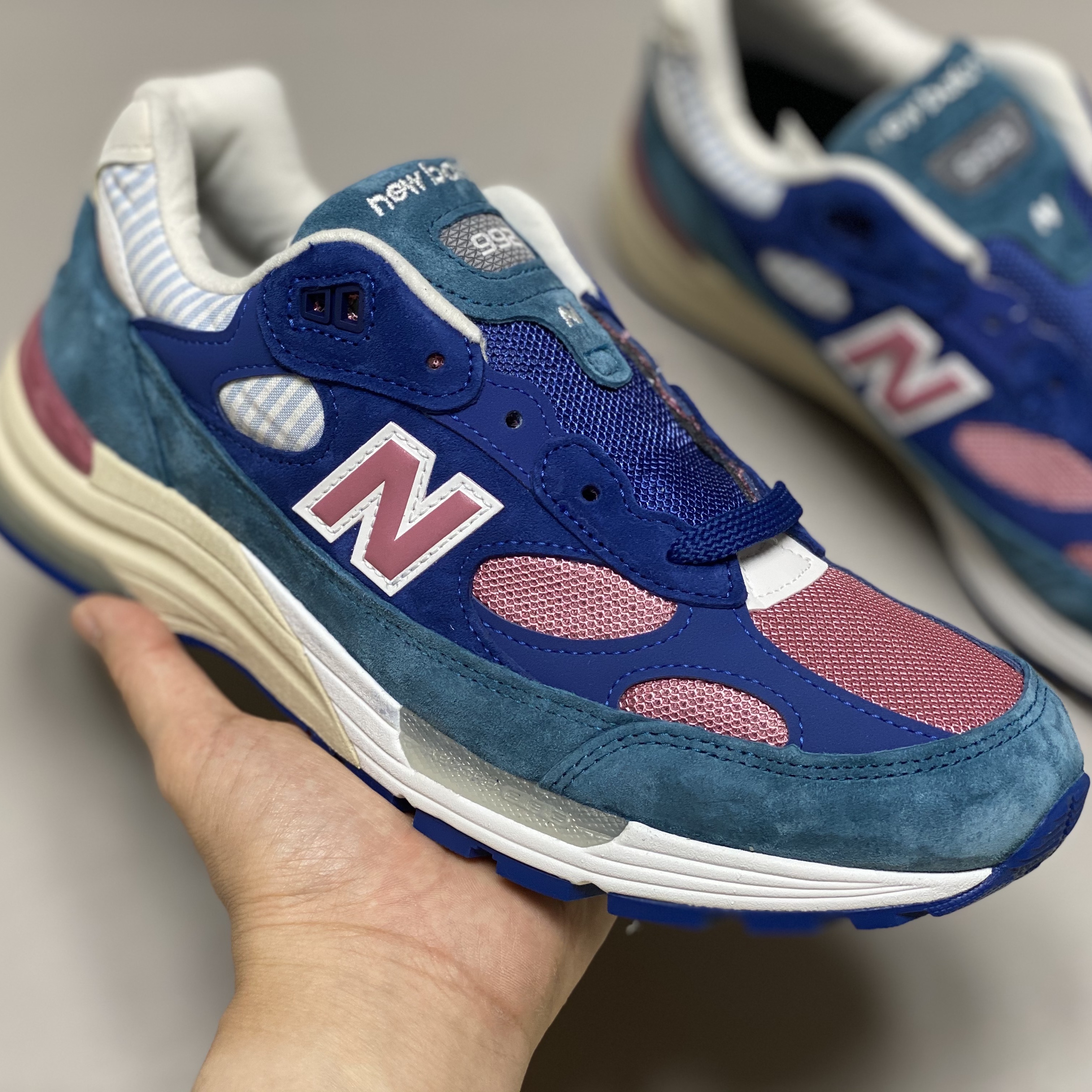 New Balance 992 Made in USA Tropical 착용 스타일 - 4