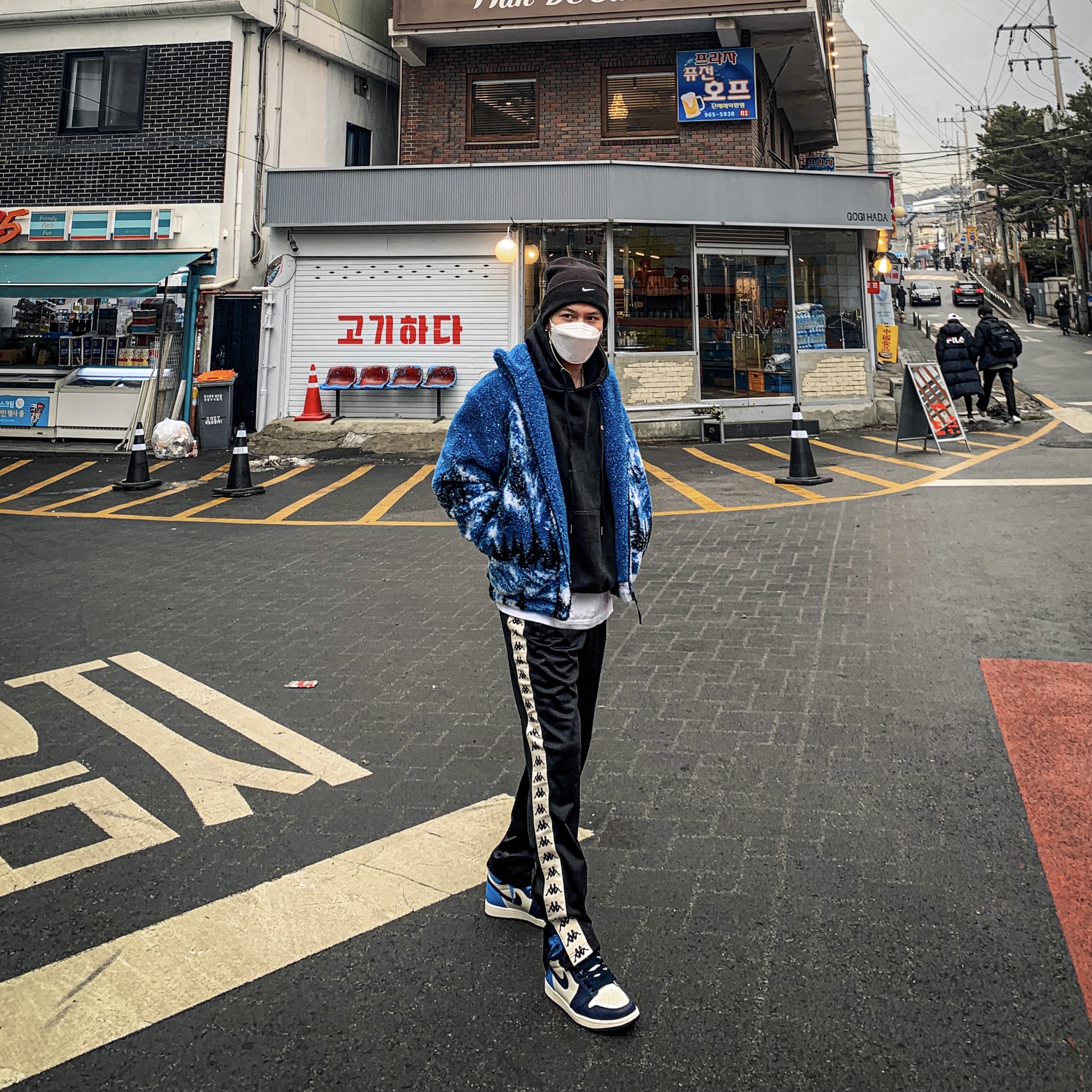 Jordan 1 Retro High Obsidian UNC 착용 스타일 - 4