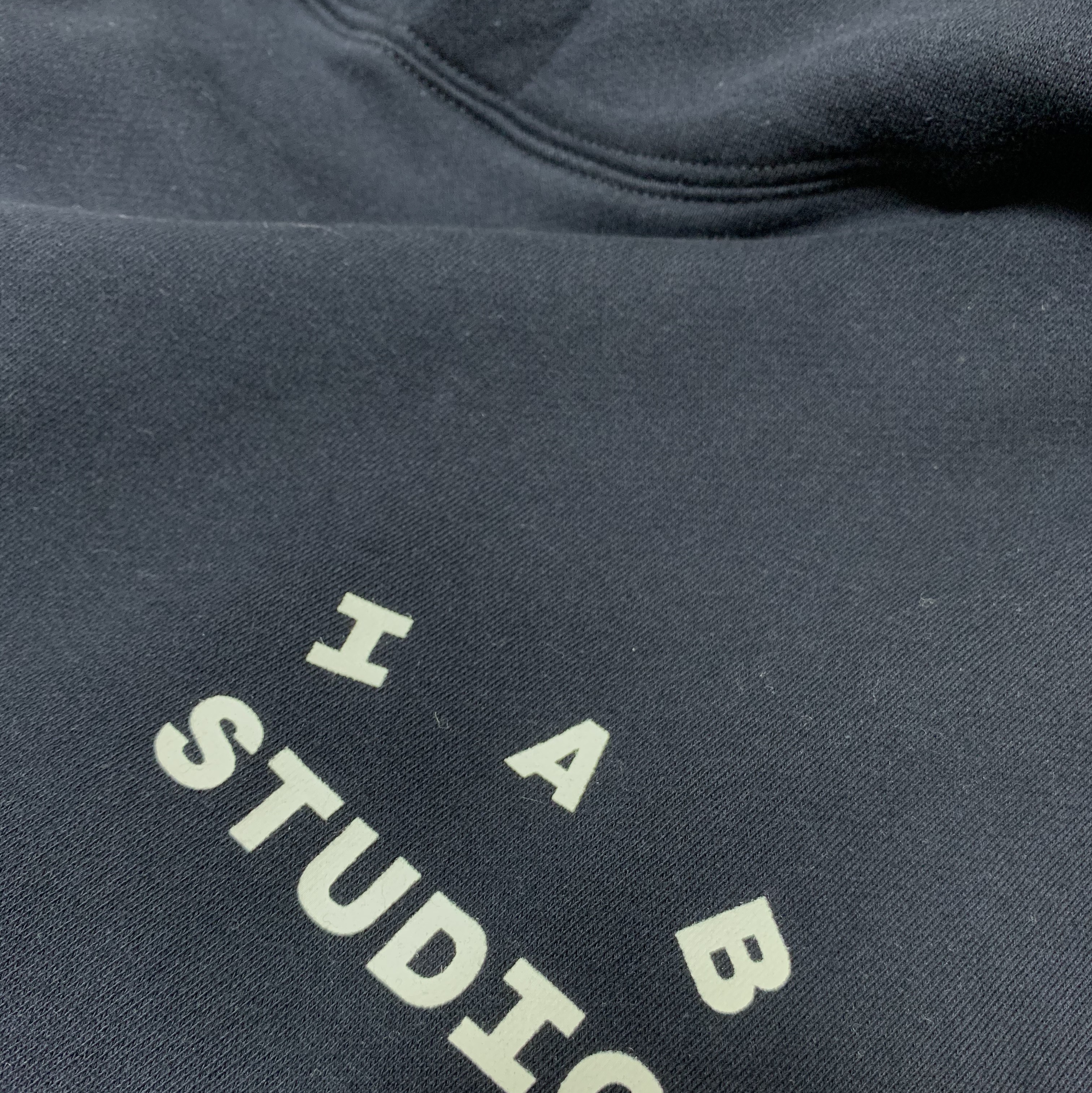 IAB Studio Hoodie Navy - 21SS 착용 스타일