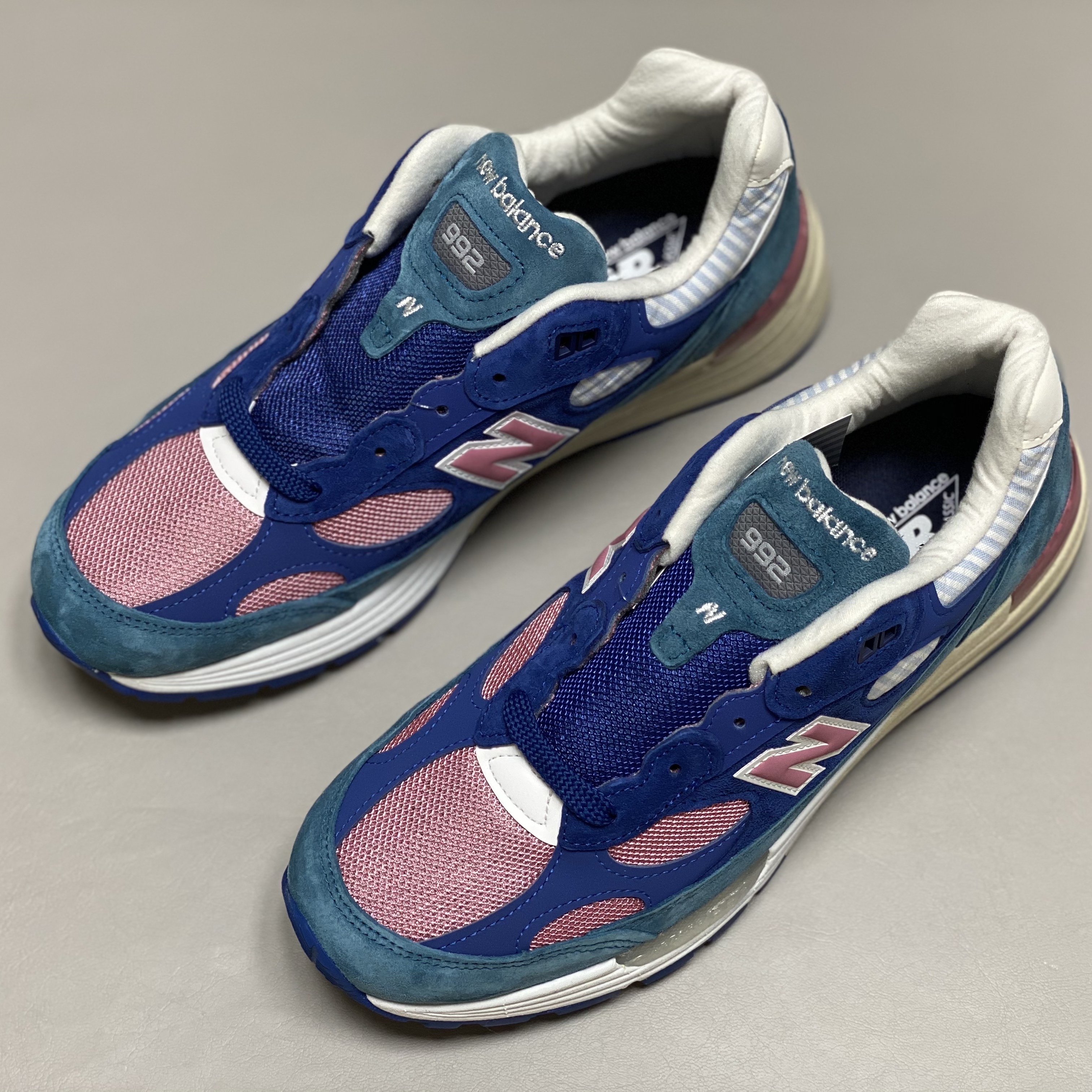 New Balance 992 Made in USA Tropical 착용 스타일 - 1