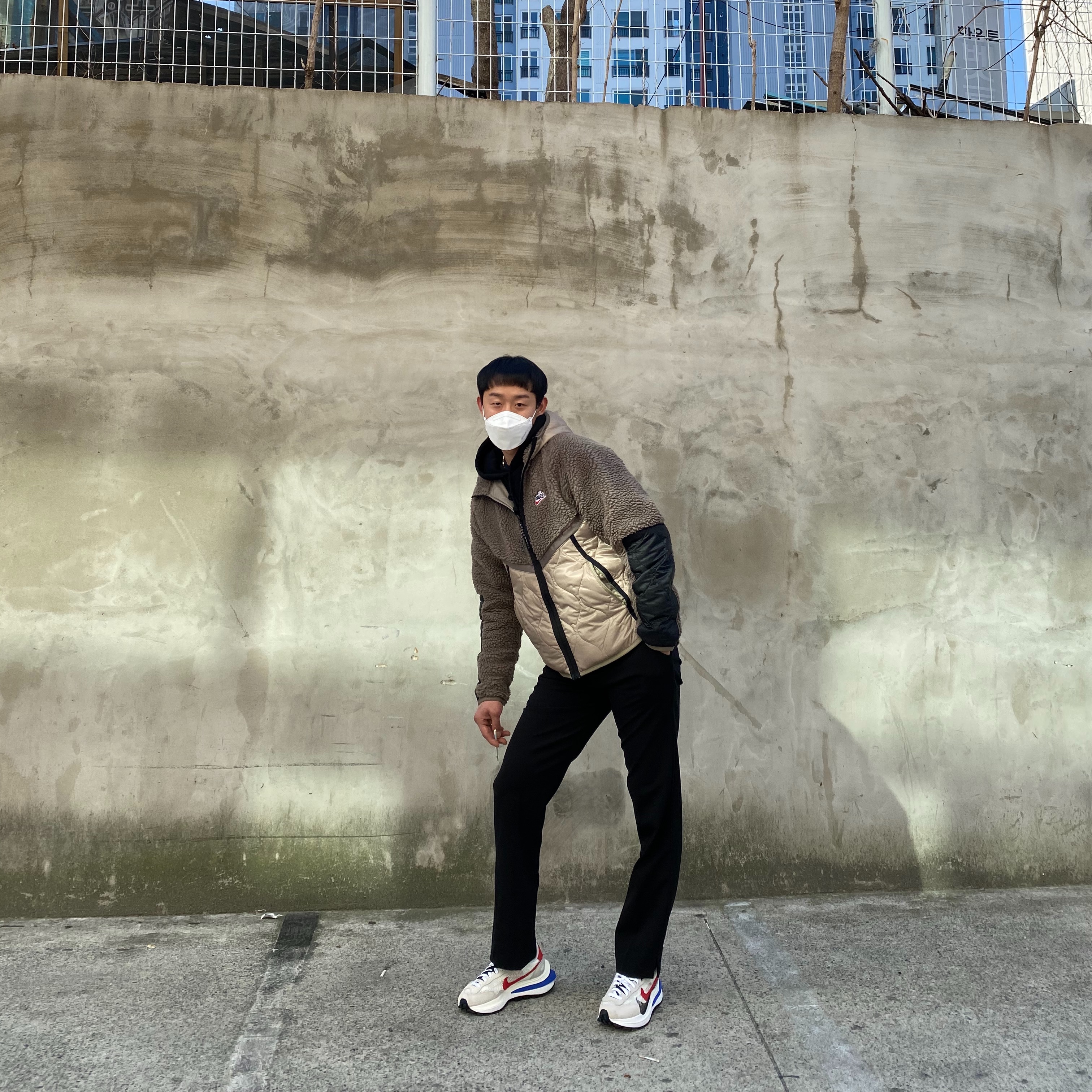 Nike x Sacai VaporWaffle Royal Fuchsia 착용 스타일