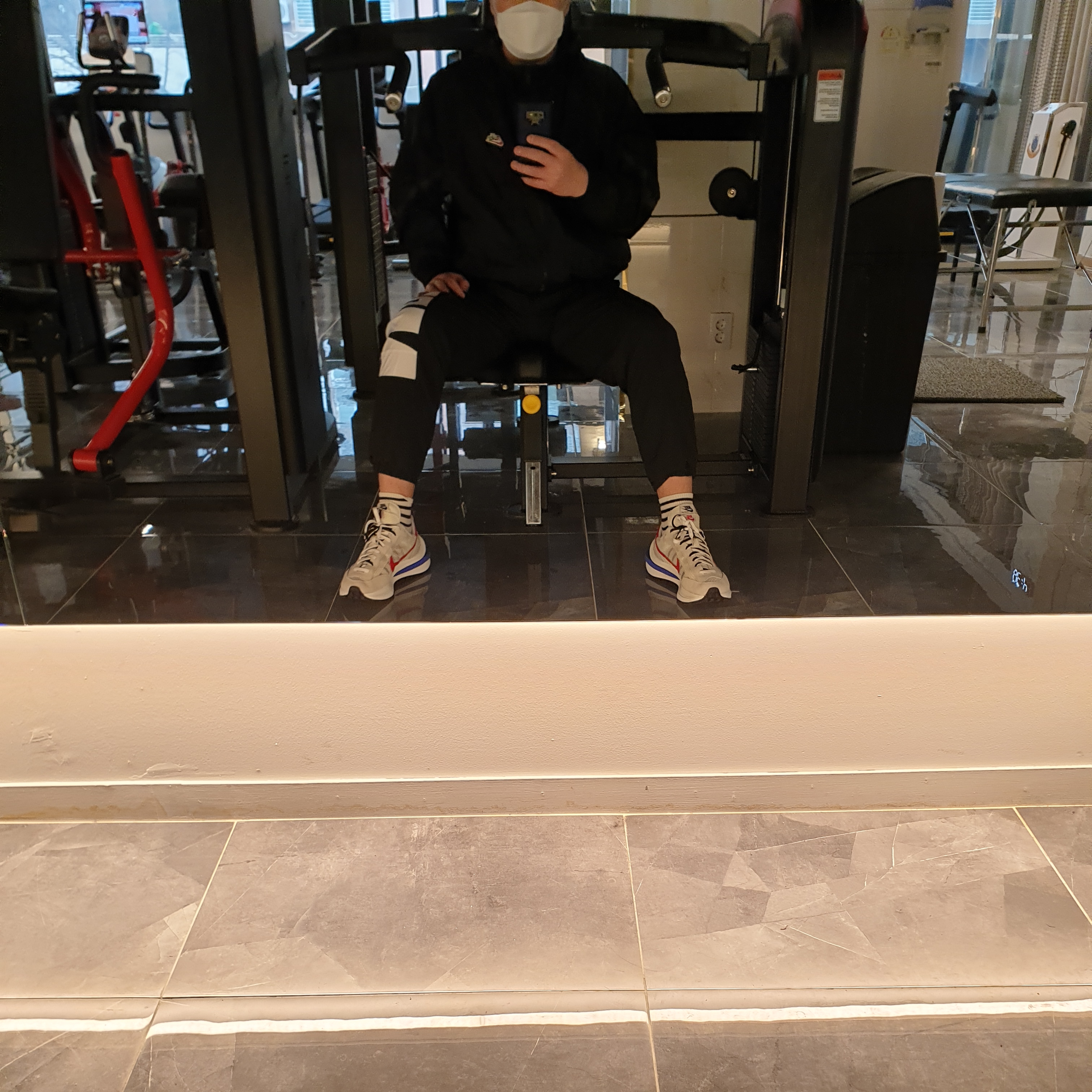 Nike x Sacai VaporWaffle Royal Fuchsia 착용 스타일