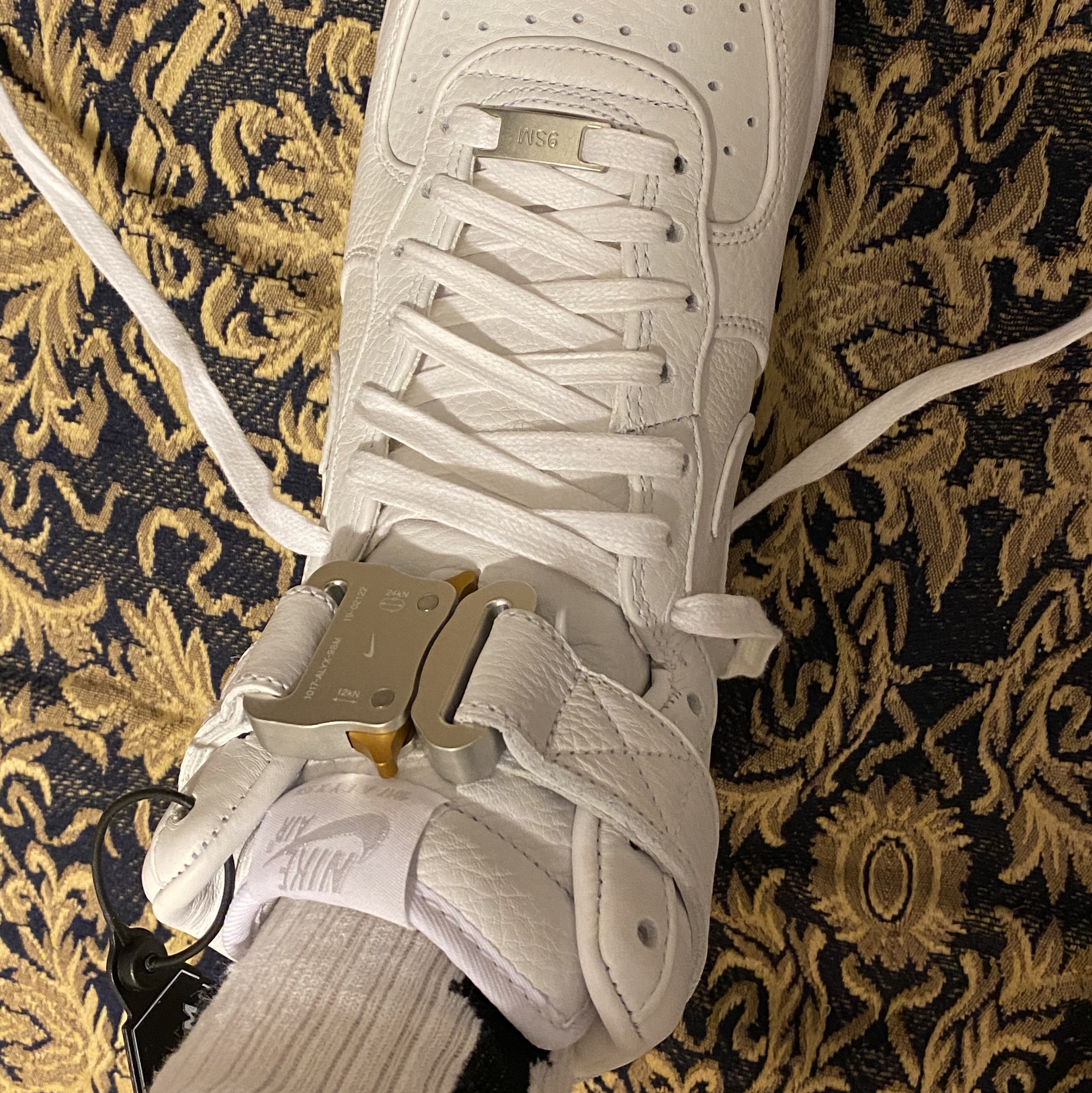 Nike x 1017 Alyx 9SM Air Force 1 High Triple White 2020 착용 스타일 - 2