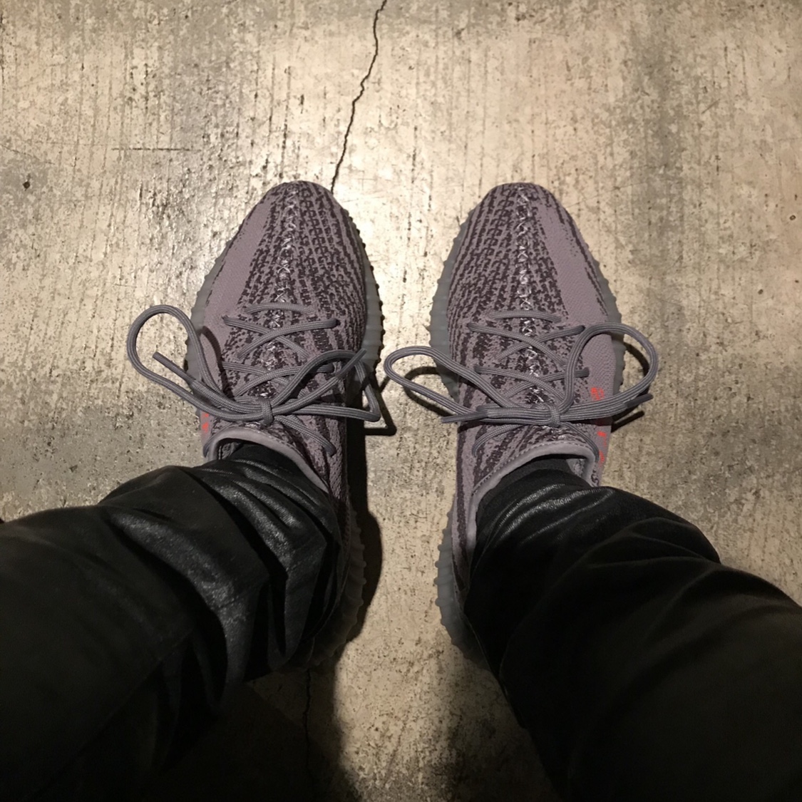 Adidas Yeezy Boost 350 V2 Beluga 2.0 착용 스타일