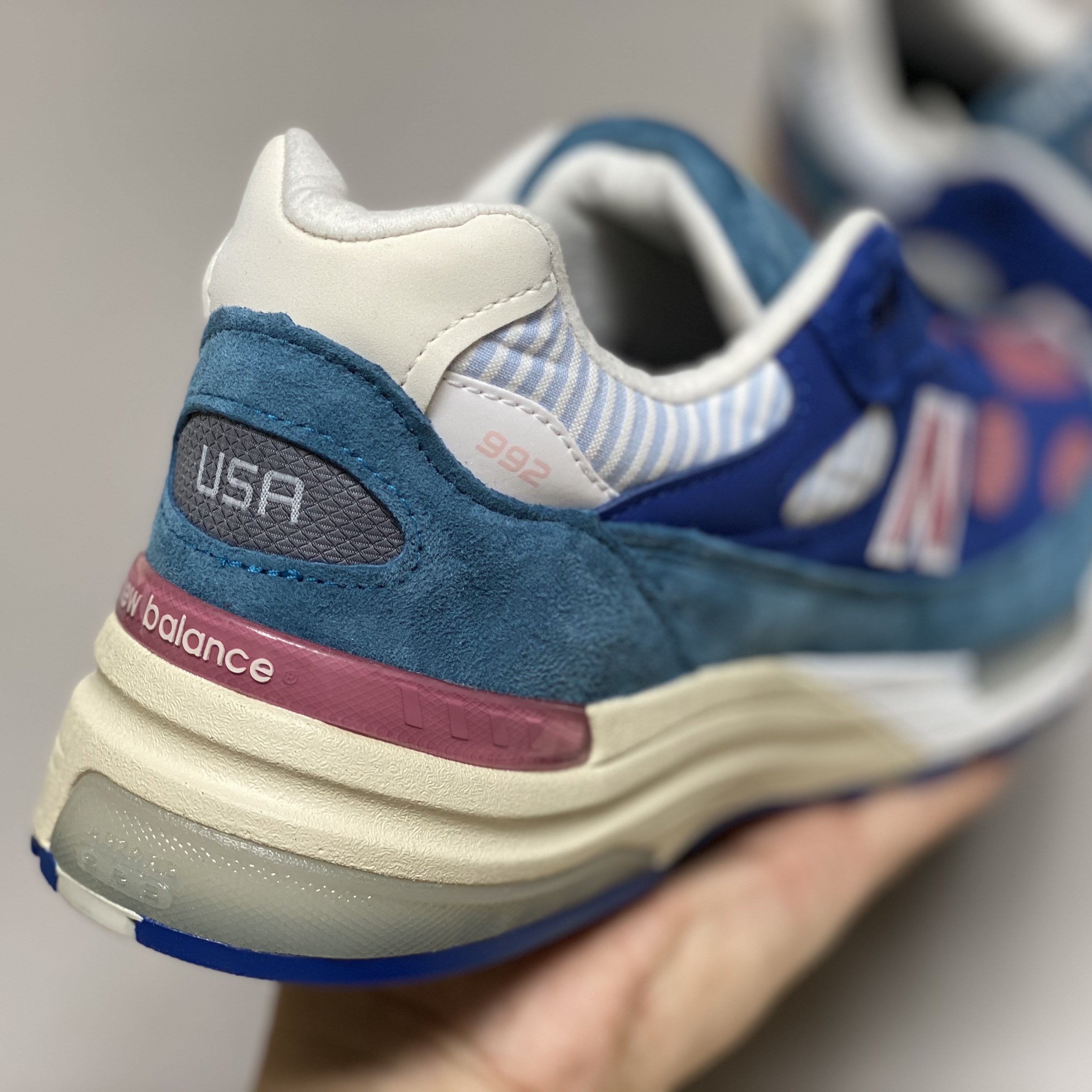 New Balance 992 Made in USA Tropical 착용 스타일 - 5
