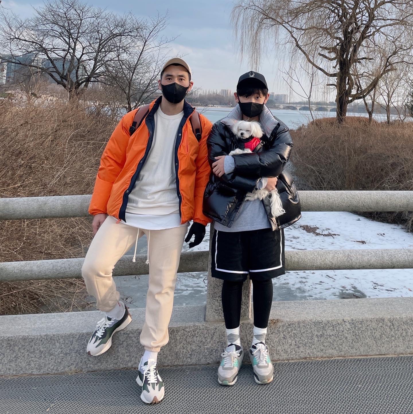 (W) New Balance 327 Oak Leaf Green 착용 스타일 - 2