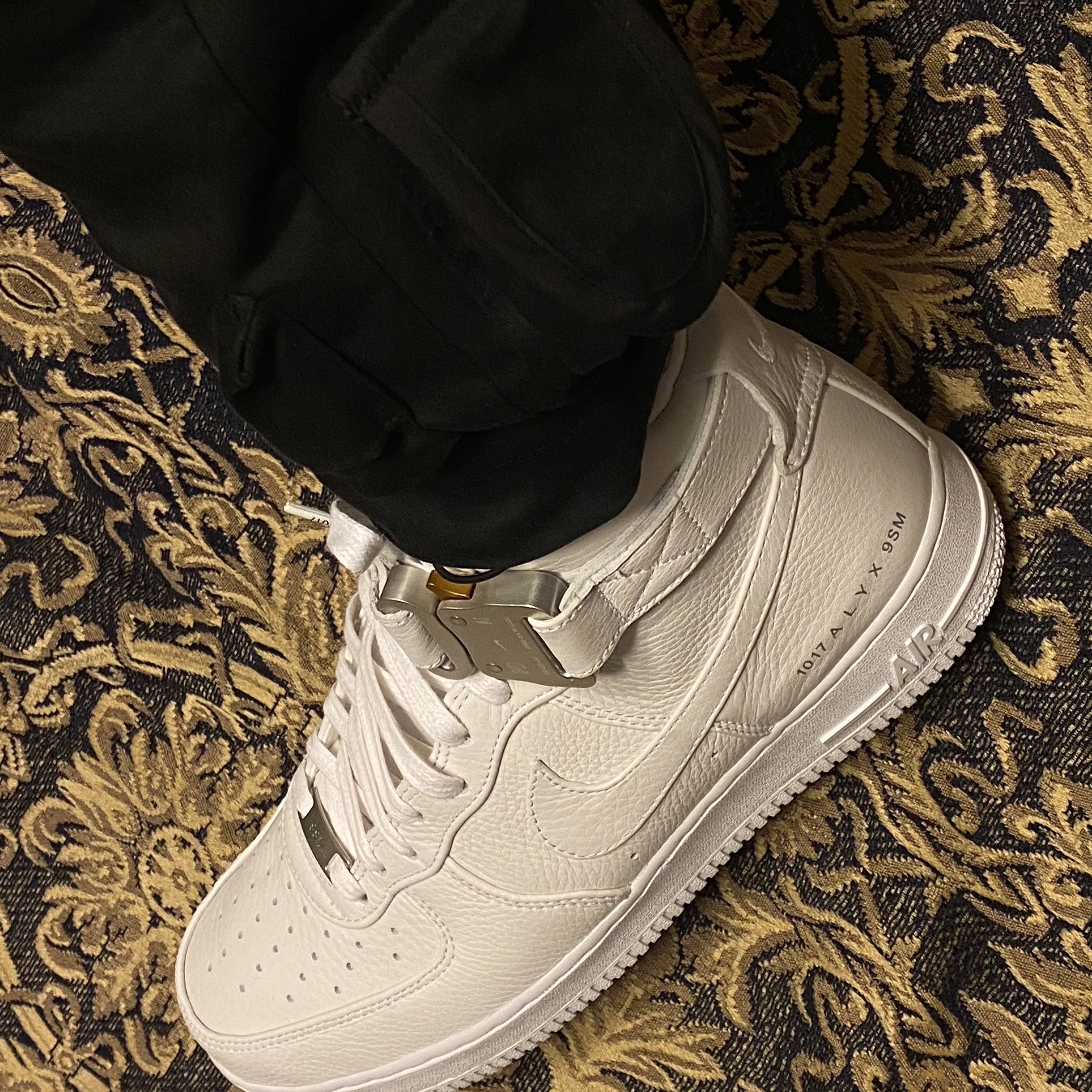 Nike x 1017 Alyx 9SM Air Force 1 High Triple White 2020 착용 스타일 - 4