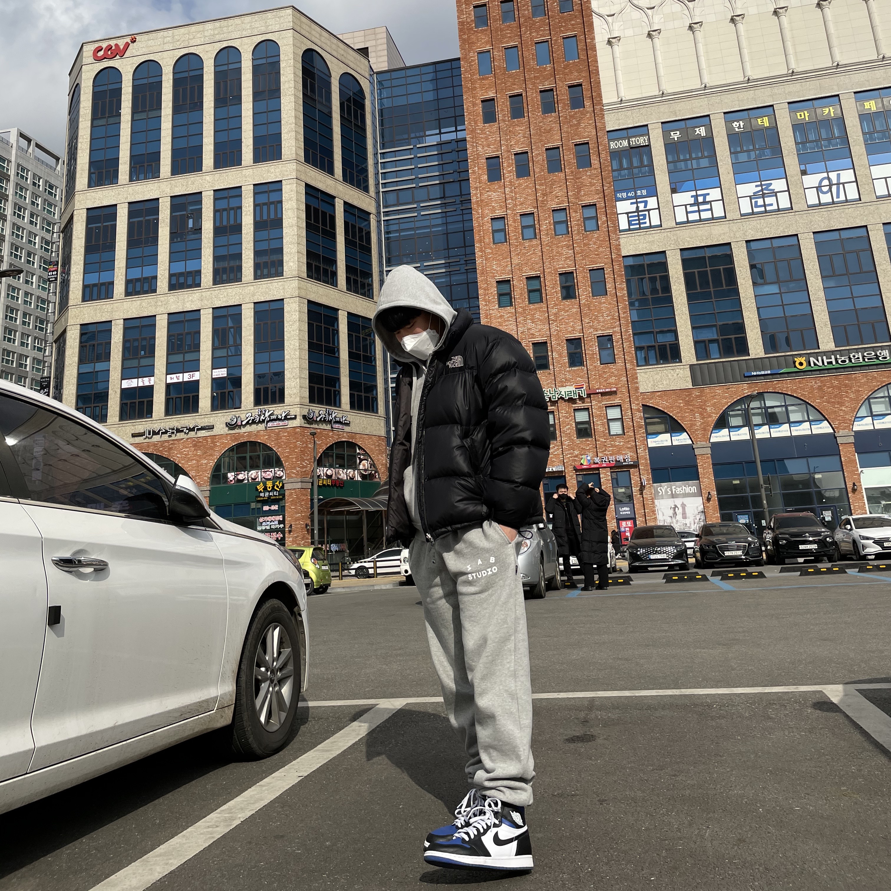 IAB Studio Sweatpants Gray - 21SS, Jordan 1 Retro High OG Royal Toe 착용 스타일