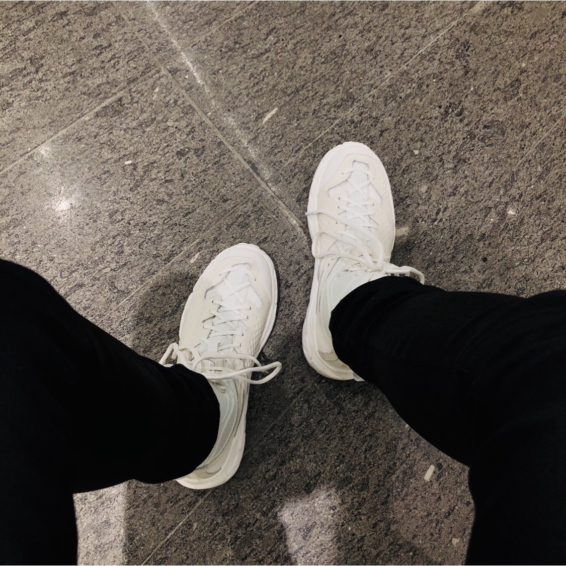 Hoka x Opening Ceremony Tor Ultra Hi 착용 스타일