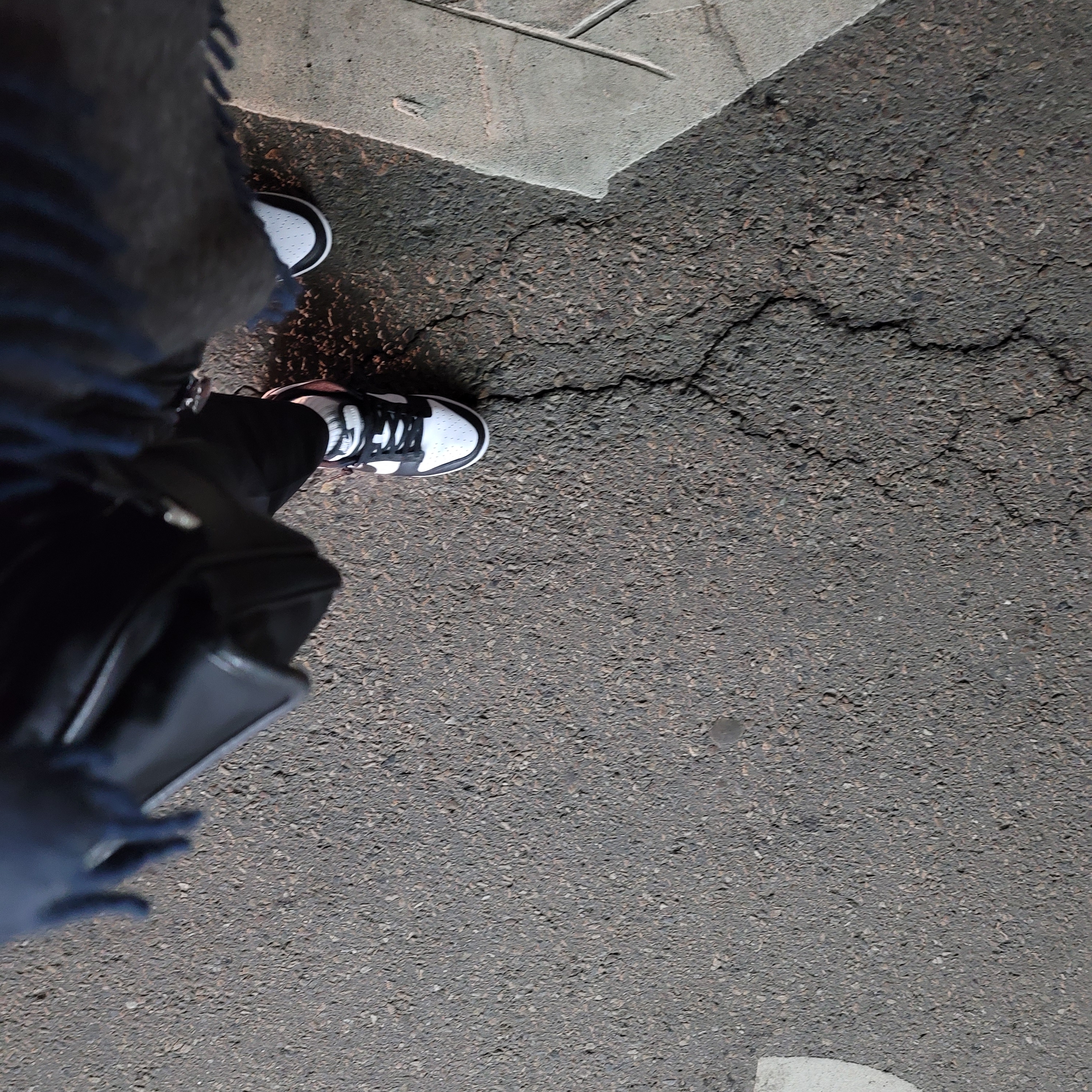Nike Dunk Low Retro Black 착용 스타일 - 1