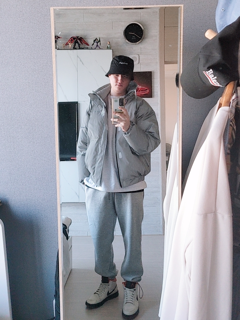Jordan Alpha 1 Orange Flash, Essentials Puffer Jacket Silver Reflective - 20SS 착용 스타일 - 2