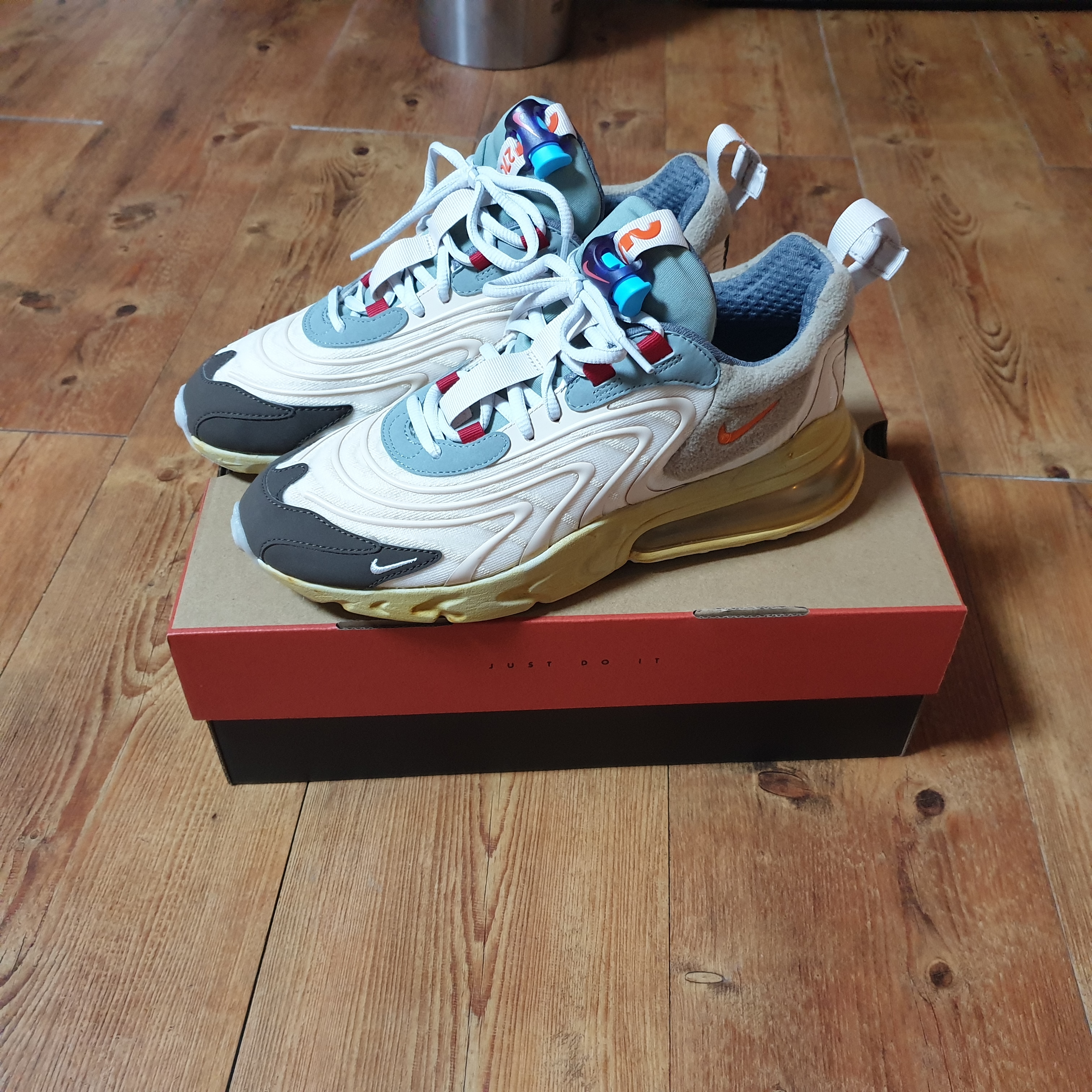 Nike x Travis Scott Air Max 270 React Cactus Trails, Nike x Travis Scott NRG AG Utility Sweatpants Black 착용 스타일 - 2