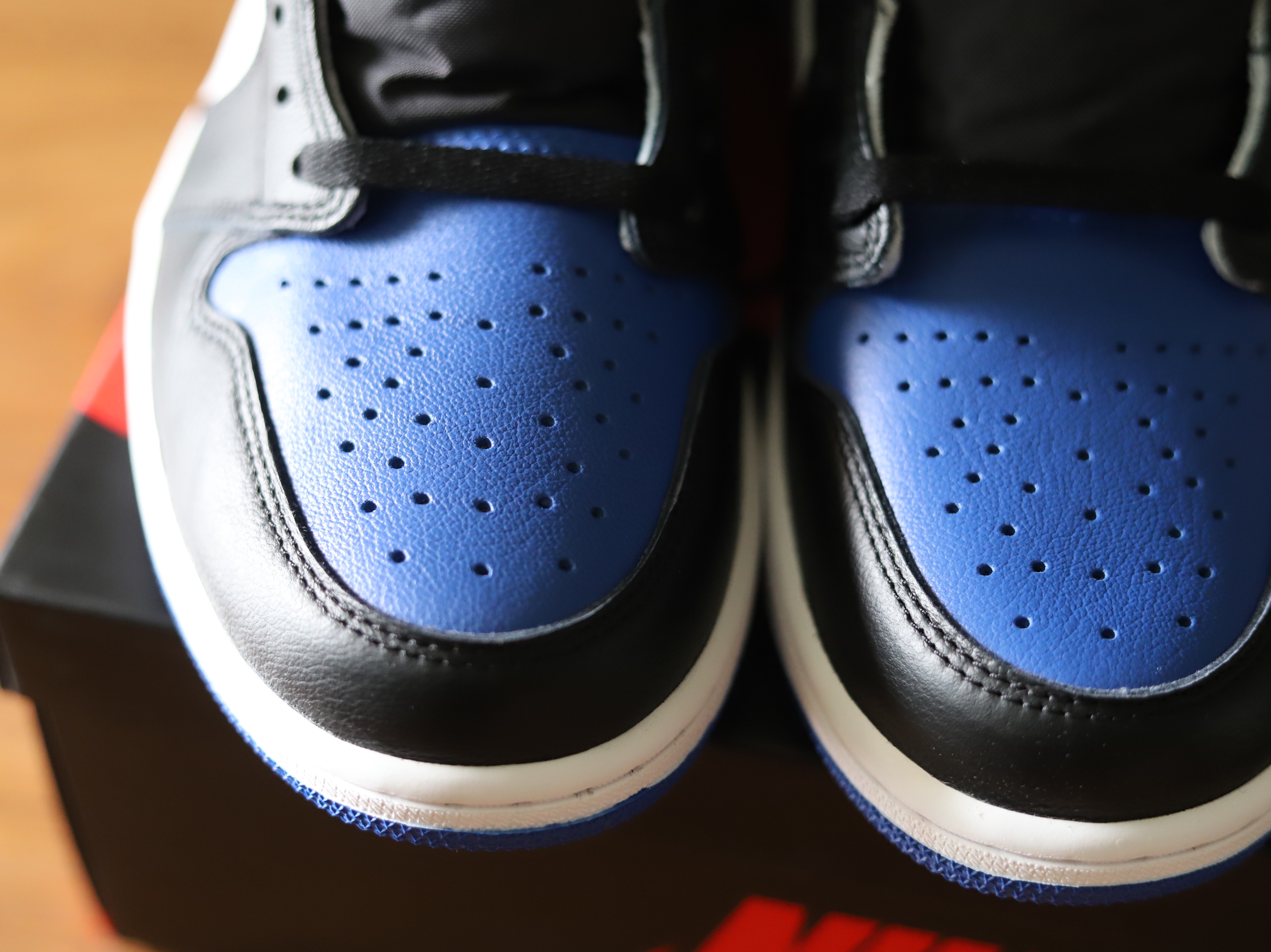 Jordan 1 Retro High OG Royal Toe 착용 스타일 - 3