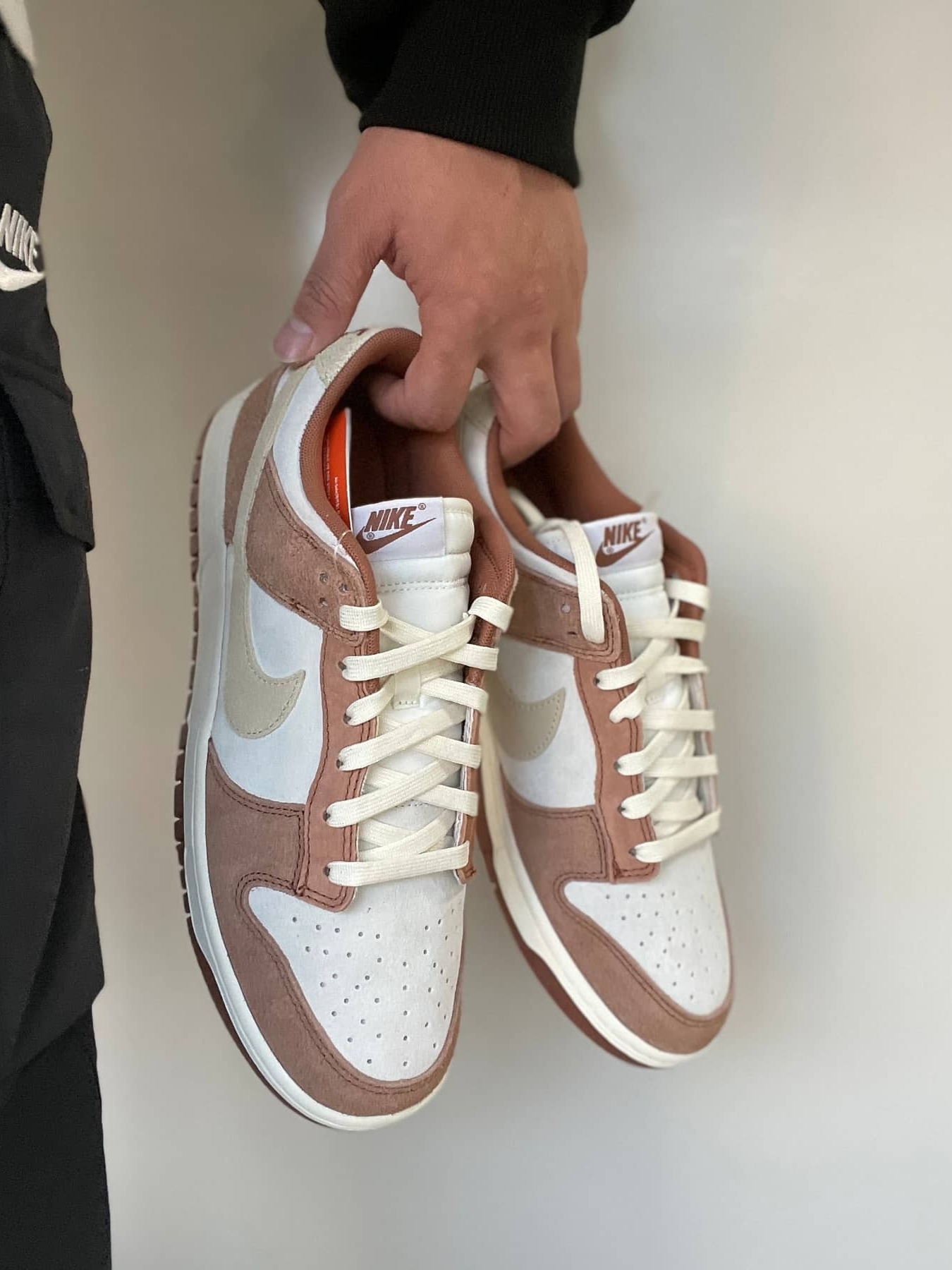 Nike Dunk Low Pro Premium Medium Curry 착용 스타일