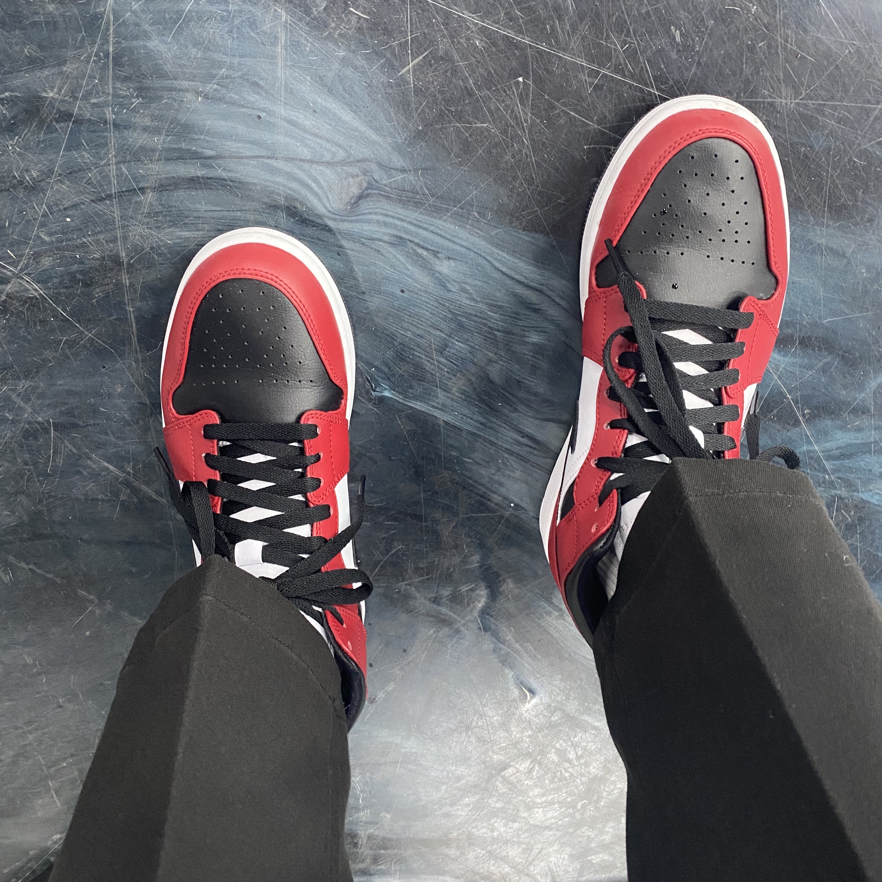 Jordan 1 Mid Chicago Black Toe 착용 스타일