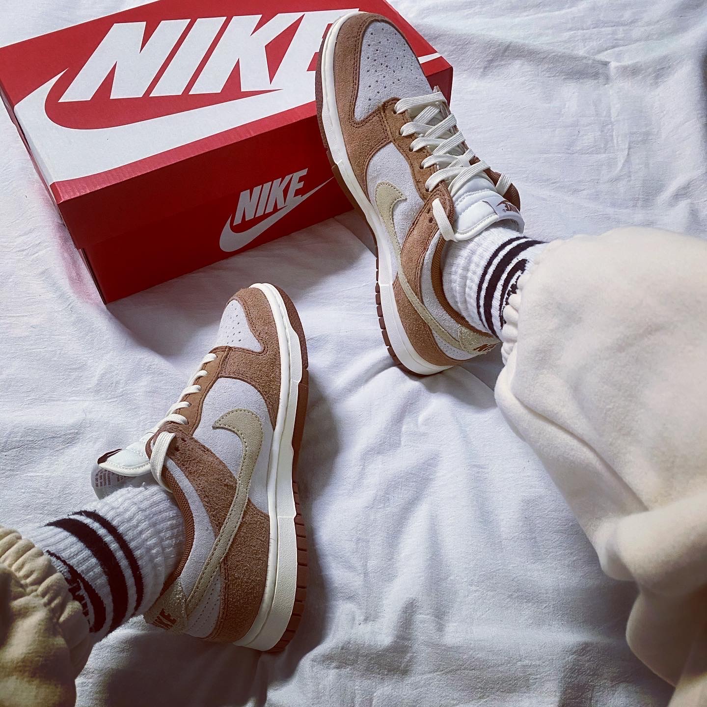 Nike Dunk Low Pro Premium Medium Curry 착용 스타일 - 1