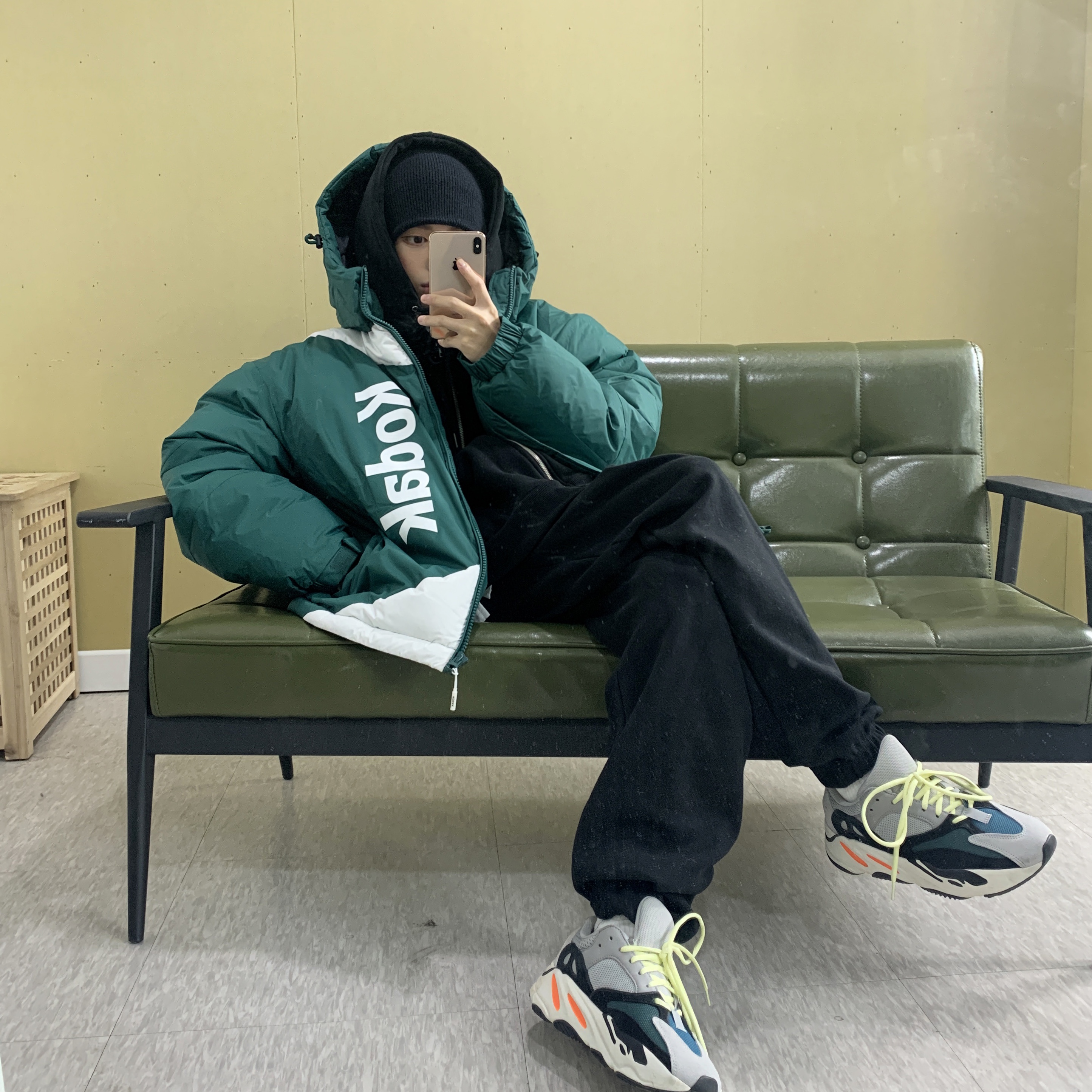 Adidas Yeezy Boost 700 Wave Runner Solid Grey 2017/2019 착용 스타일