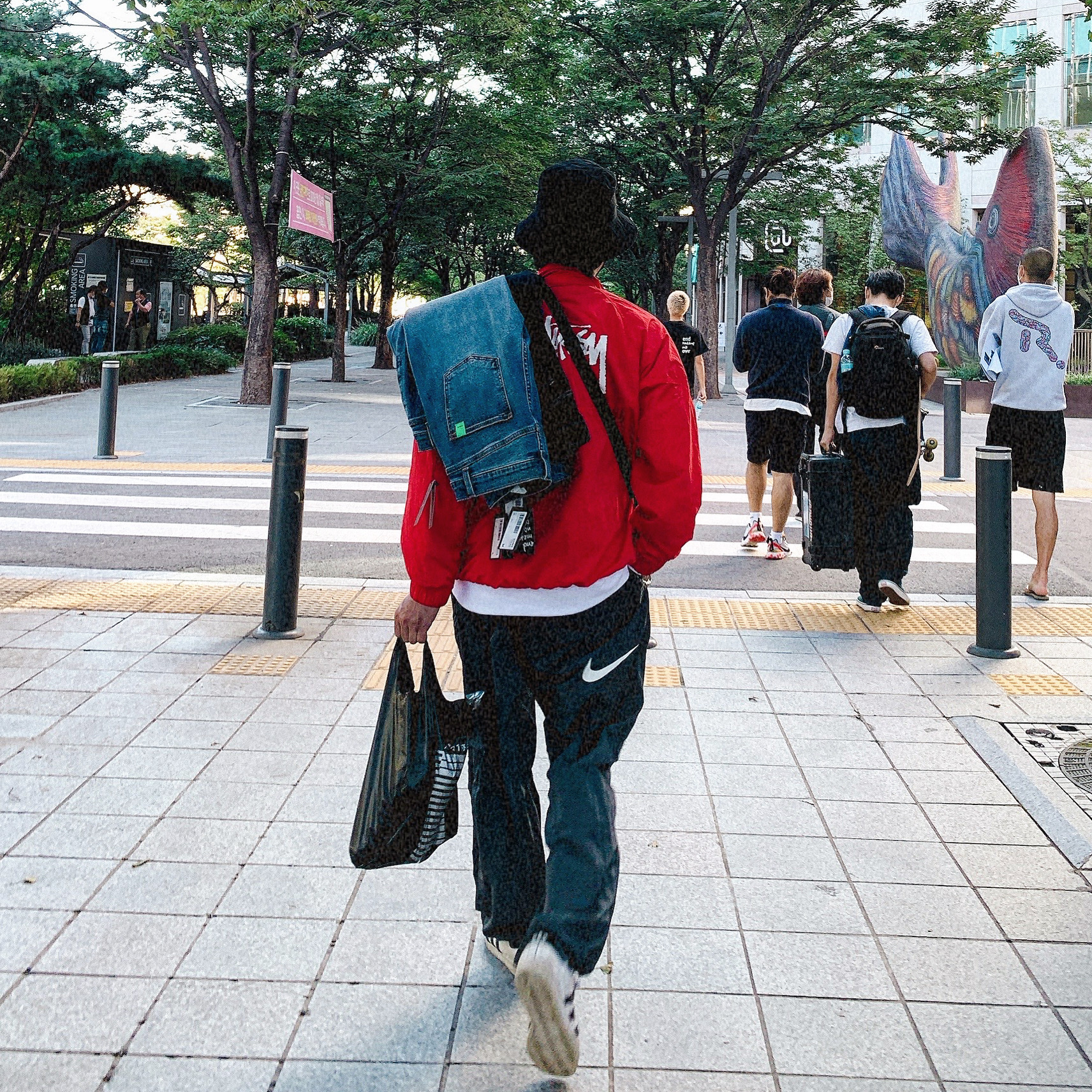 Nike x Stussy Windrunner Jacket Habanero Red, Nike x Stussy Beach Pants Off Noir 착용 스타일