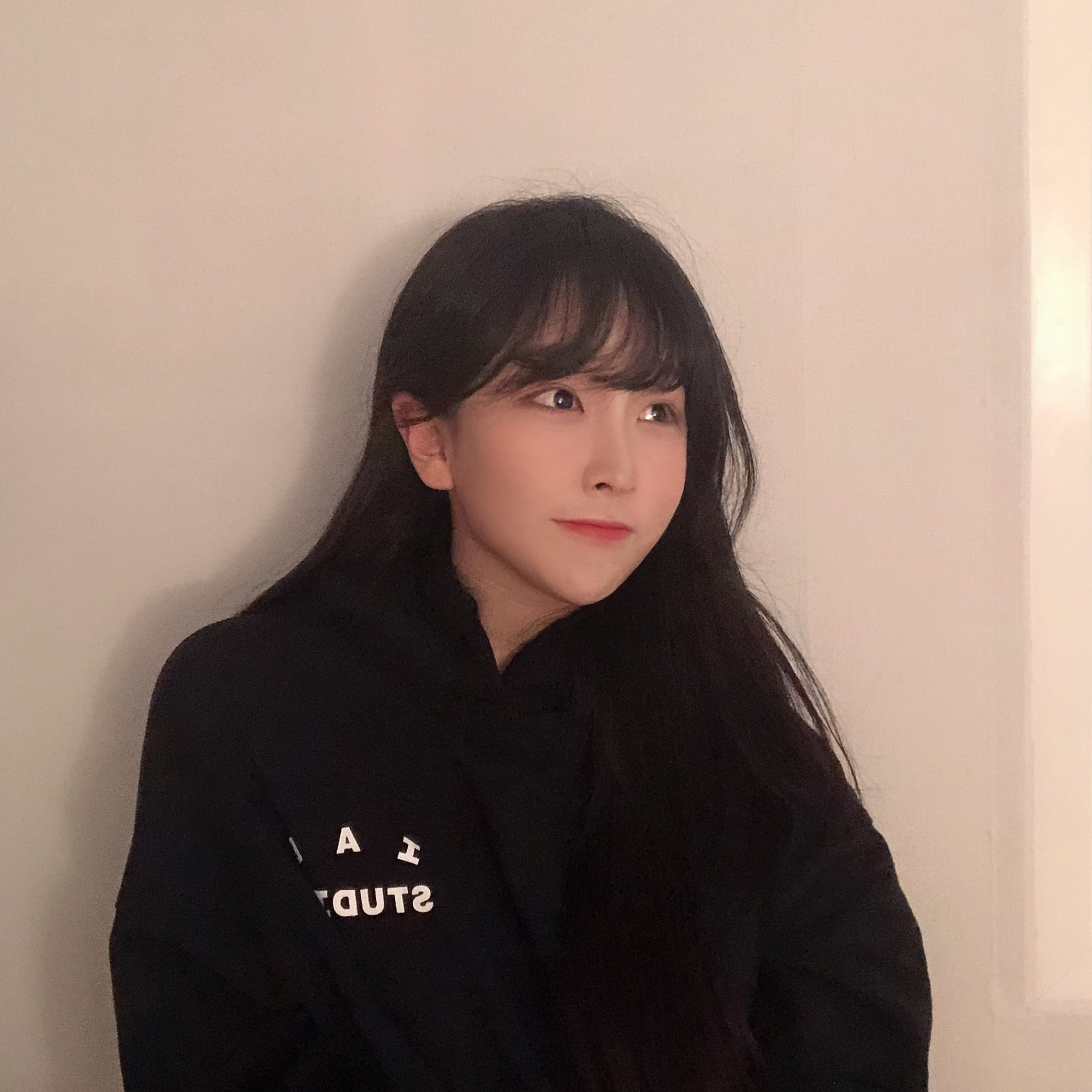 IAB Studio Hoodie Navy - 21SS 착용 스타일
