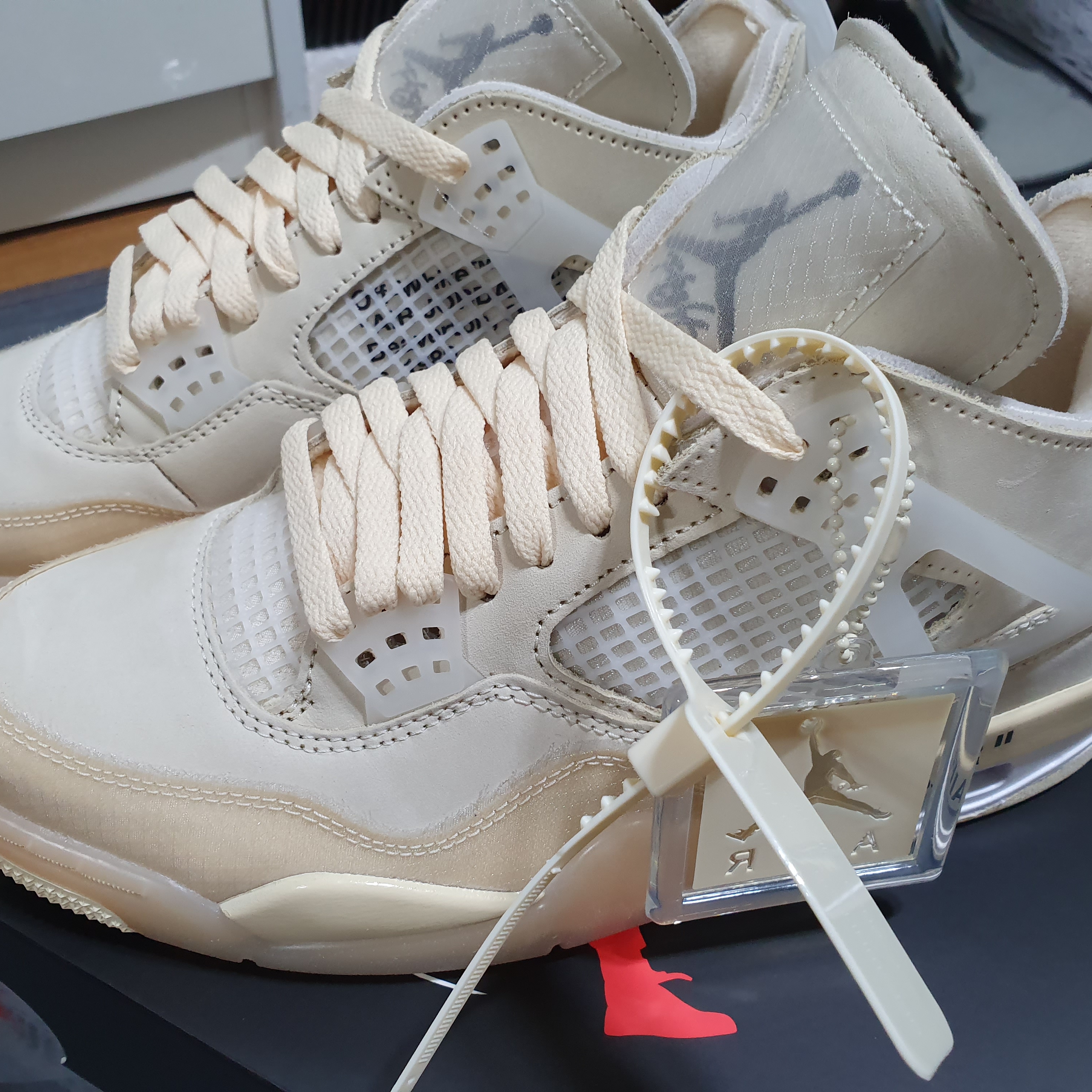 (W) Jordan 4 x Off-White Retro SP Sail 착용 스타일 - 3