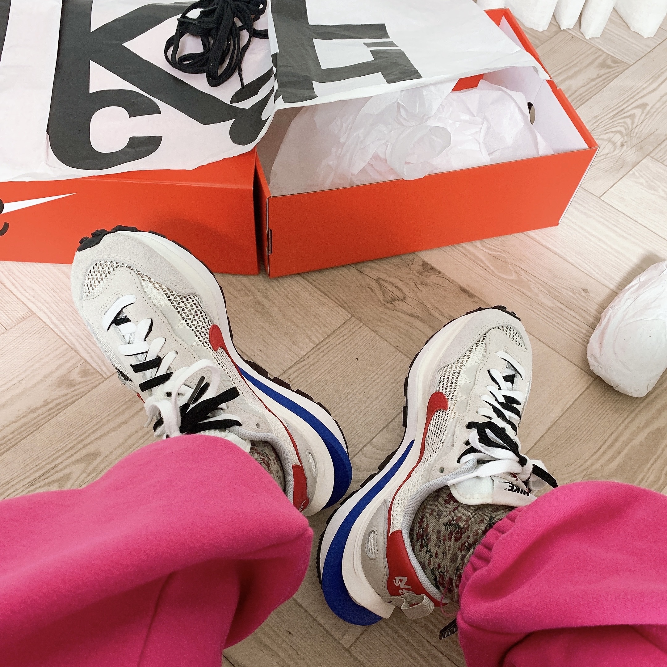 Nike x Sacai VaporWaffle Royal Fuchsia 착용 스타일