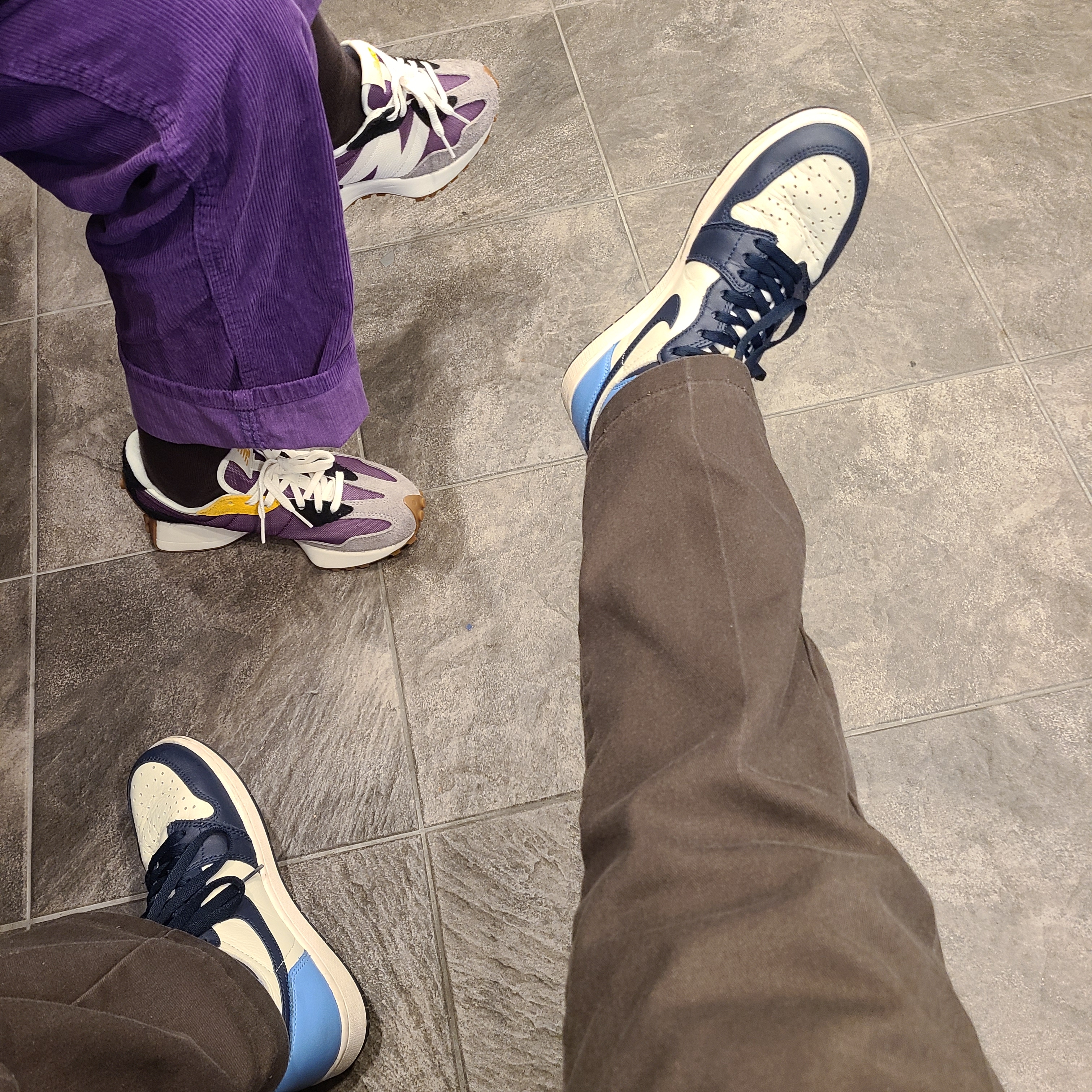 (W) New Balance 327 Purple Black, Jordan 1 Retro High Obsidian UNC 착용 스타일