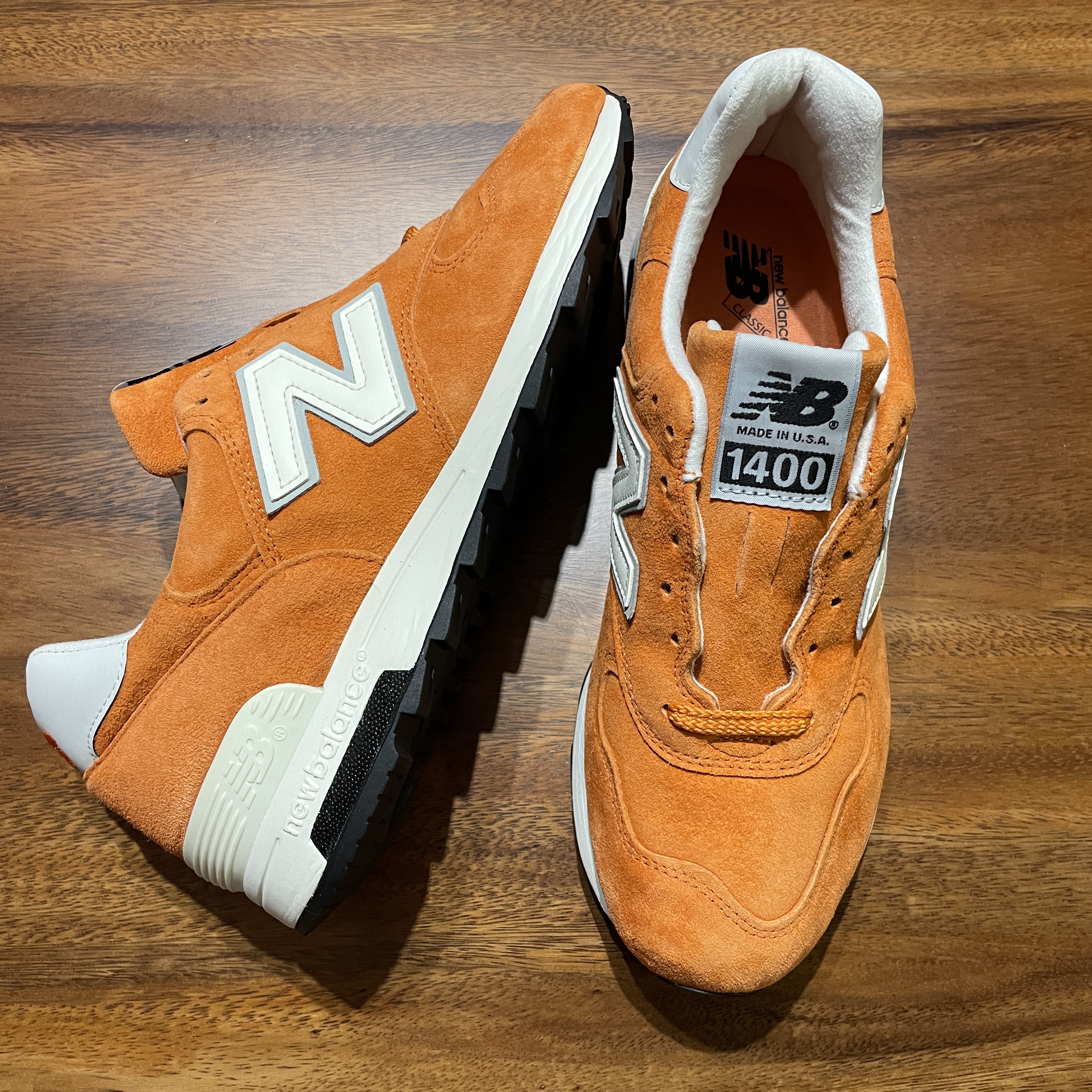 New Balance x J.Crew 1400 Made in USA Orange 착용 스타일