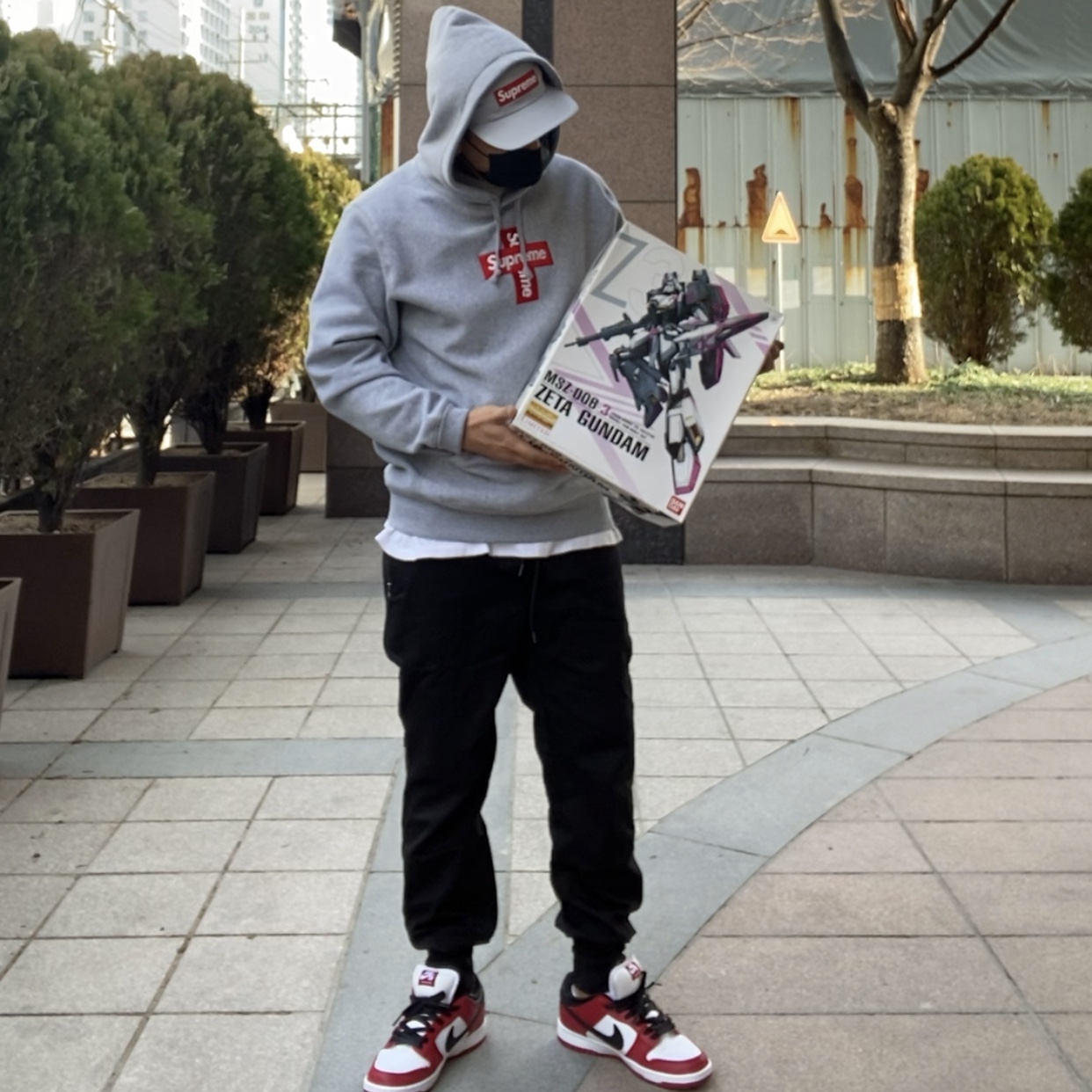 Supreme Cross Box Logo Hooded Sweatshirt Heather Grey - 20FW, Supreme Inset Logo Camp Cap Grey - 20FW 착용 스타일