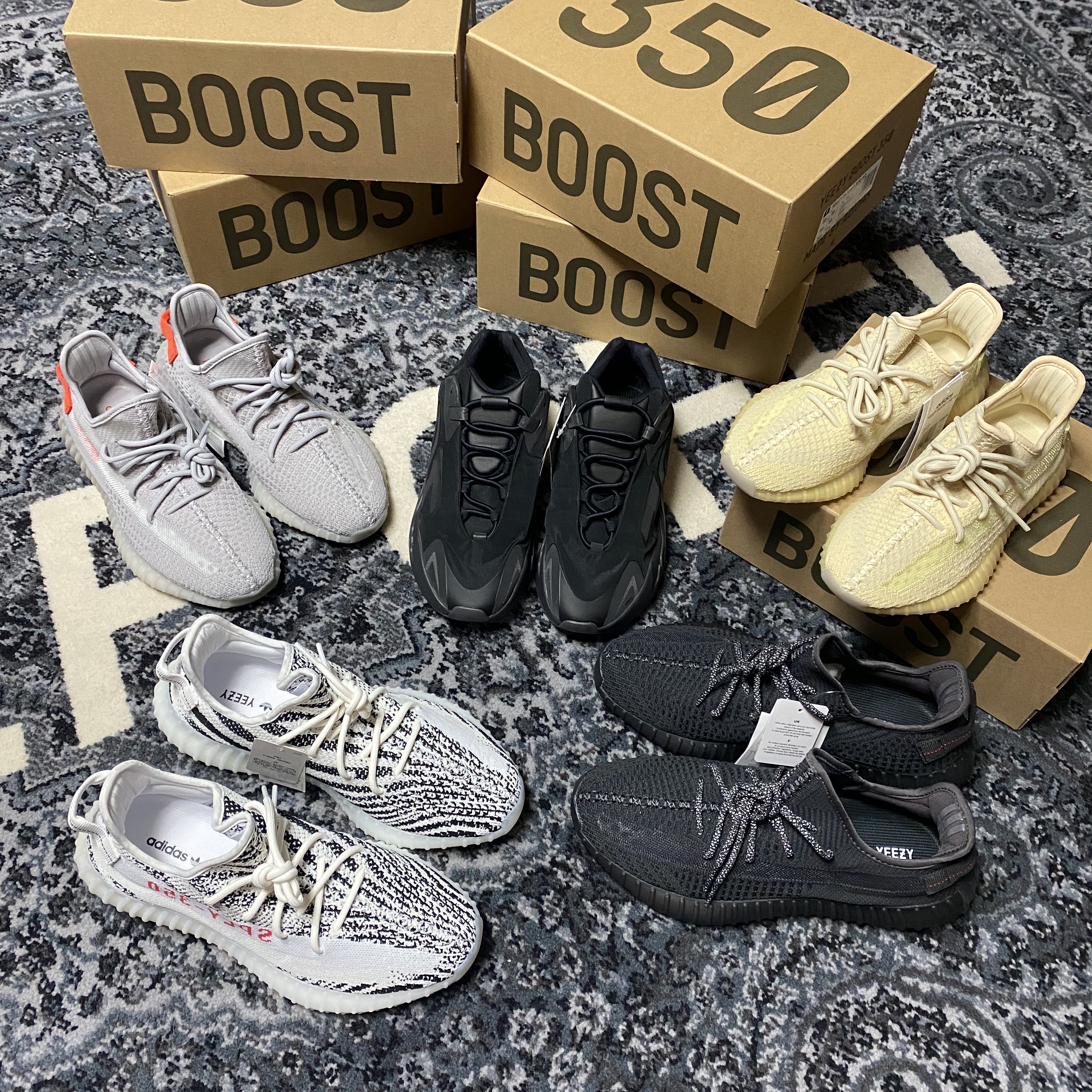 Adidas Yeezy Boost 350 V2 Zebra 2017/2019/2020, Adidas Yeezy Boost 350 V2 Black - Non-Reflective 착용 스타일