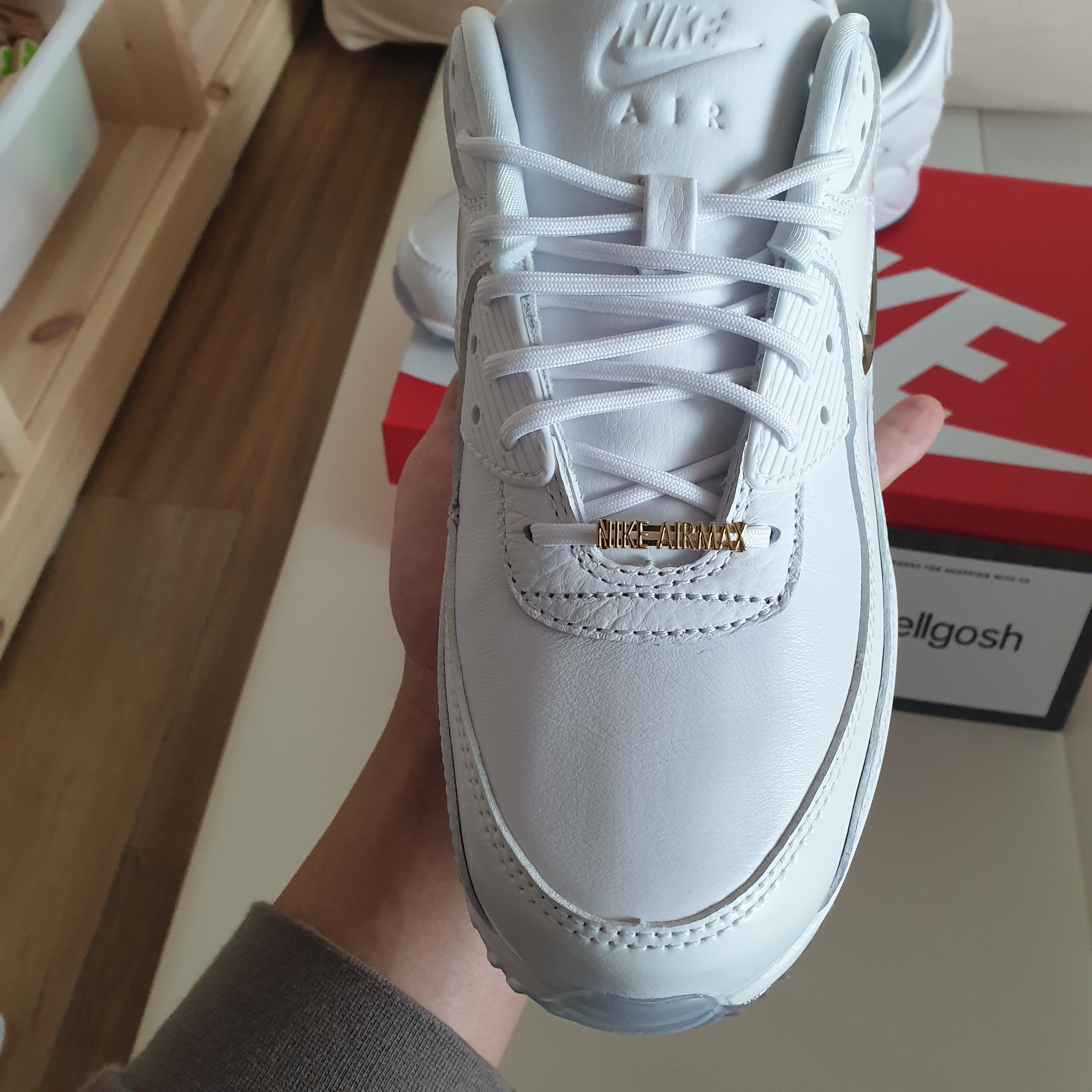 Nike Air Max 90 Pirate Radio White Gold 착용 스타일 - 4