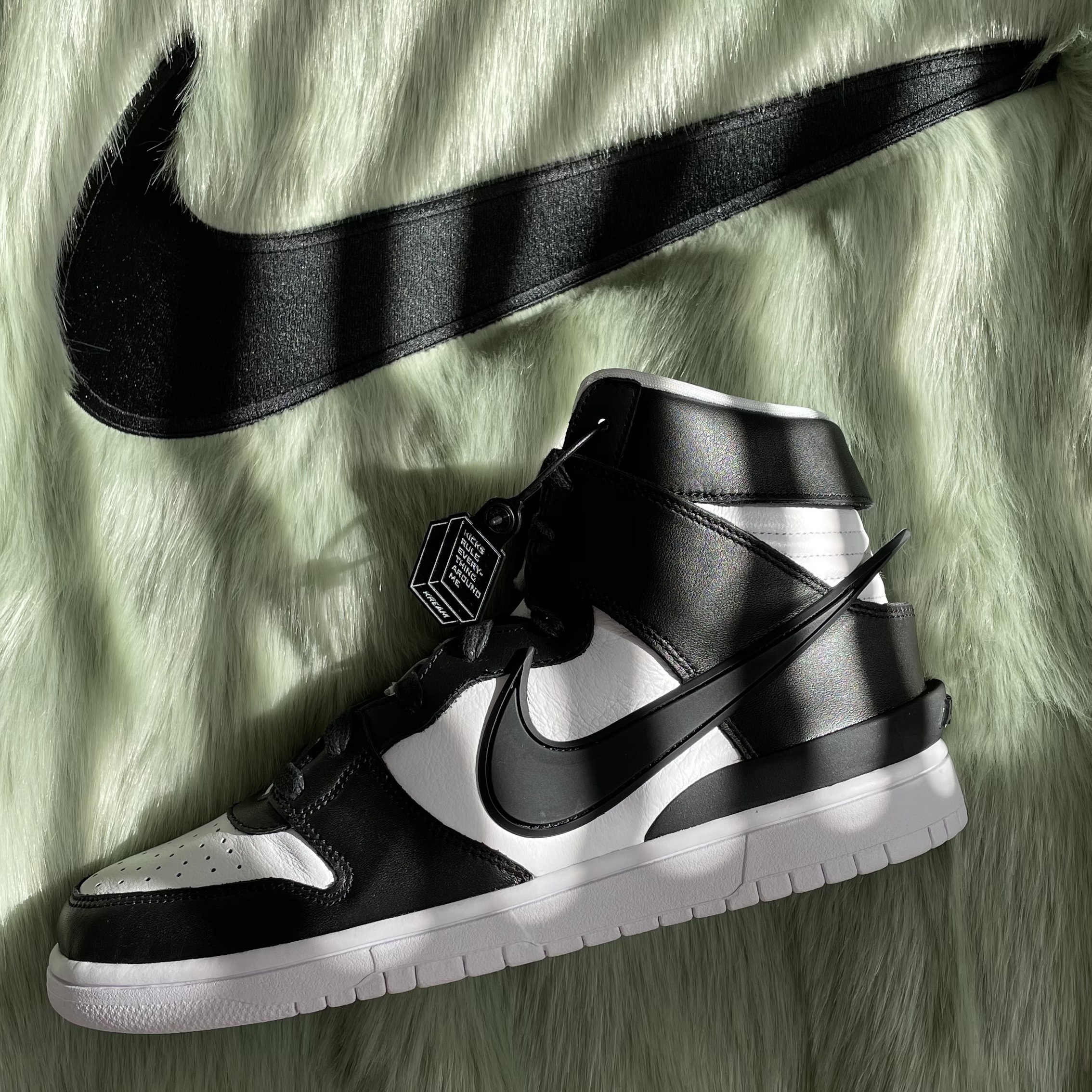 Nike x Ambush Dunk High Black, (W) Nike x Ambush Reversible Faux-Fur Coat Jade Horizon 착용 스타일
