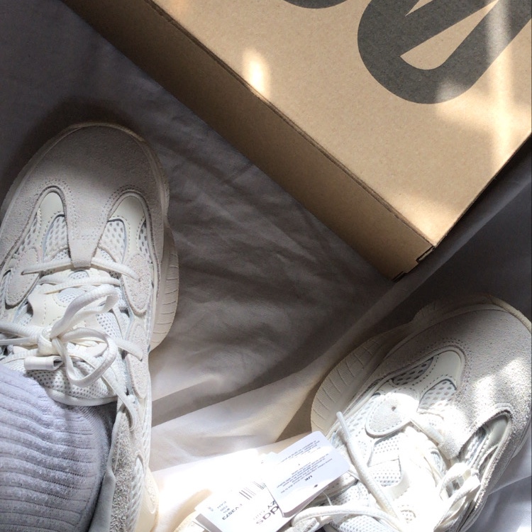Adidas Yeezy 500 Bone White 착용 스타일