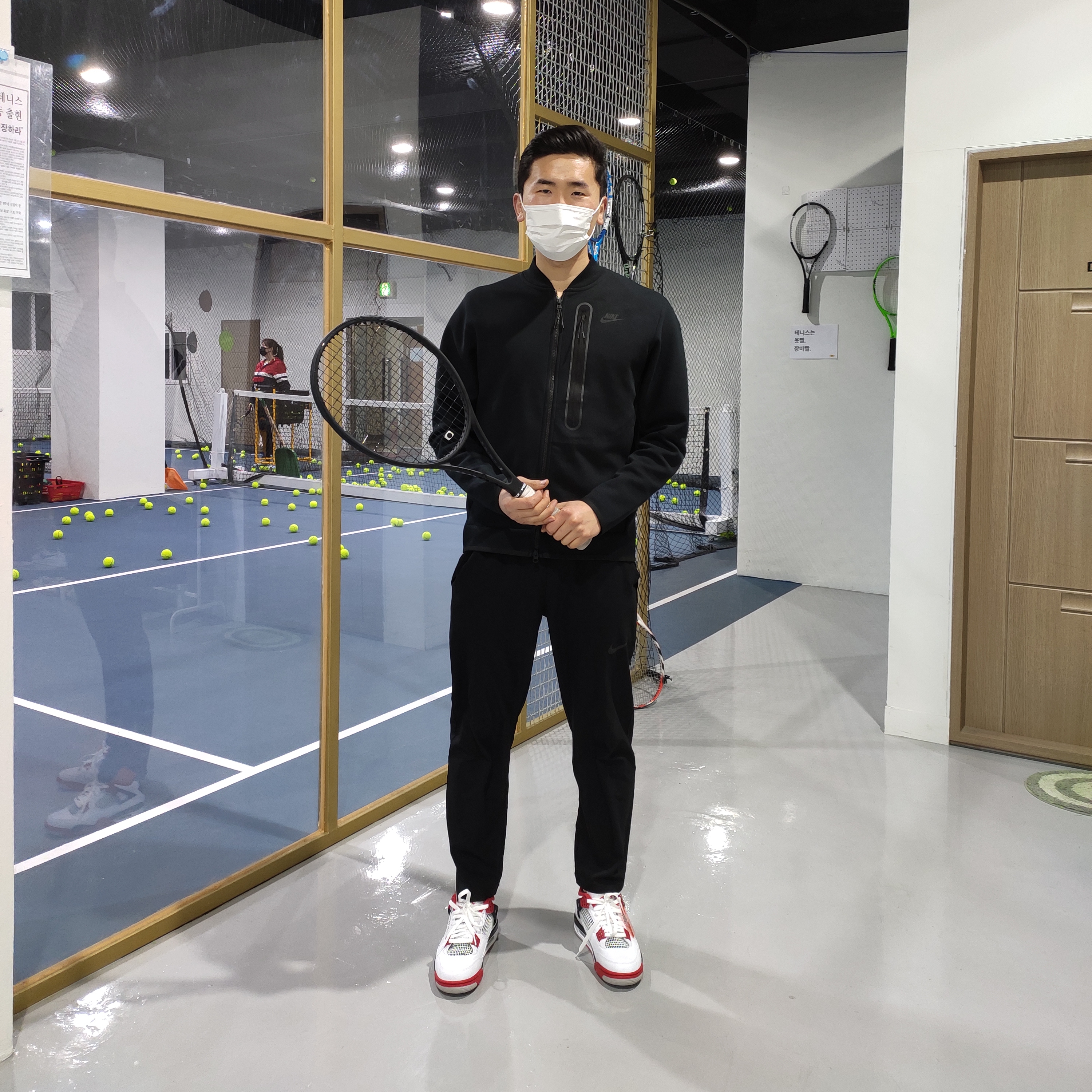 Jordan 4 Retro OG Fire Red 2020 착용 스타일 - 2