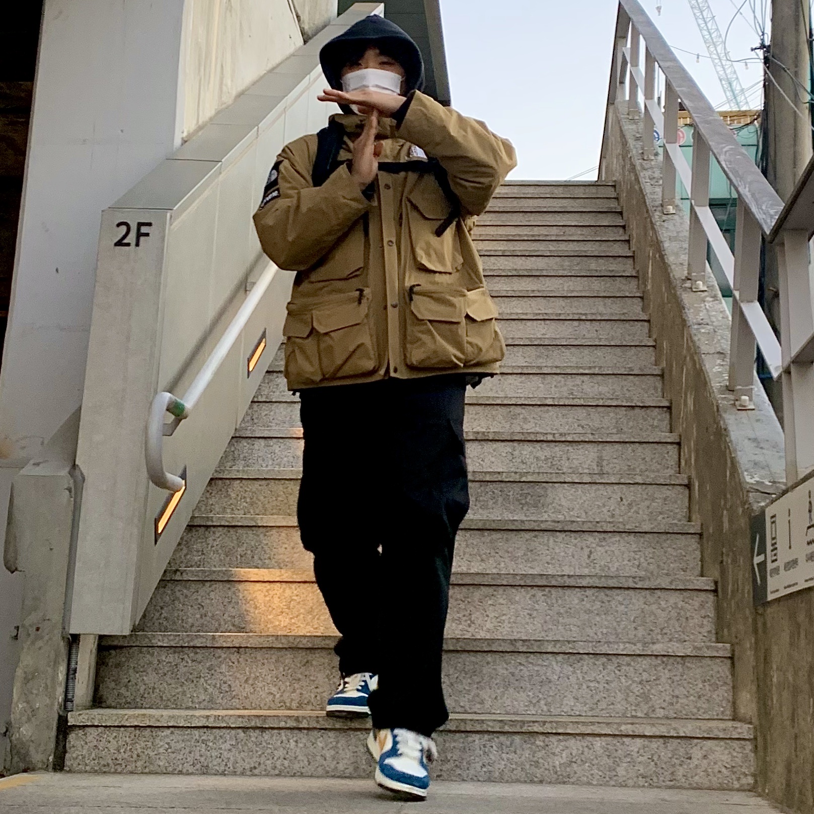 Supreme x The North Face Cargo Jacket Gold - 20SS, Nike x Kasina Dunk Low 80's Bus 착용 스타일