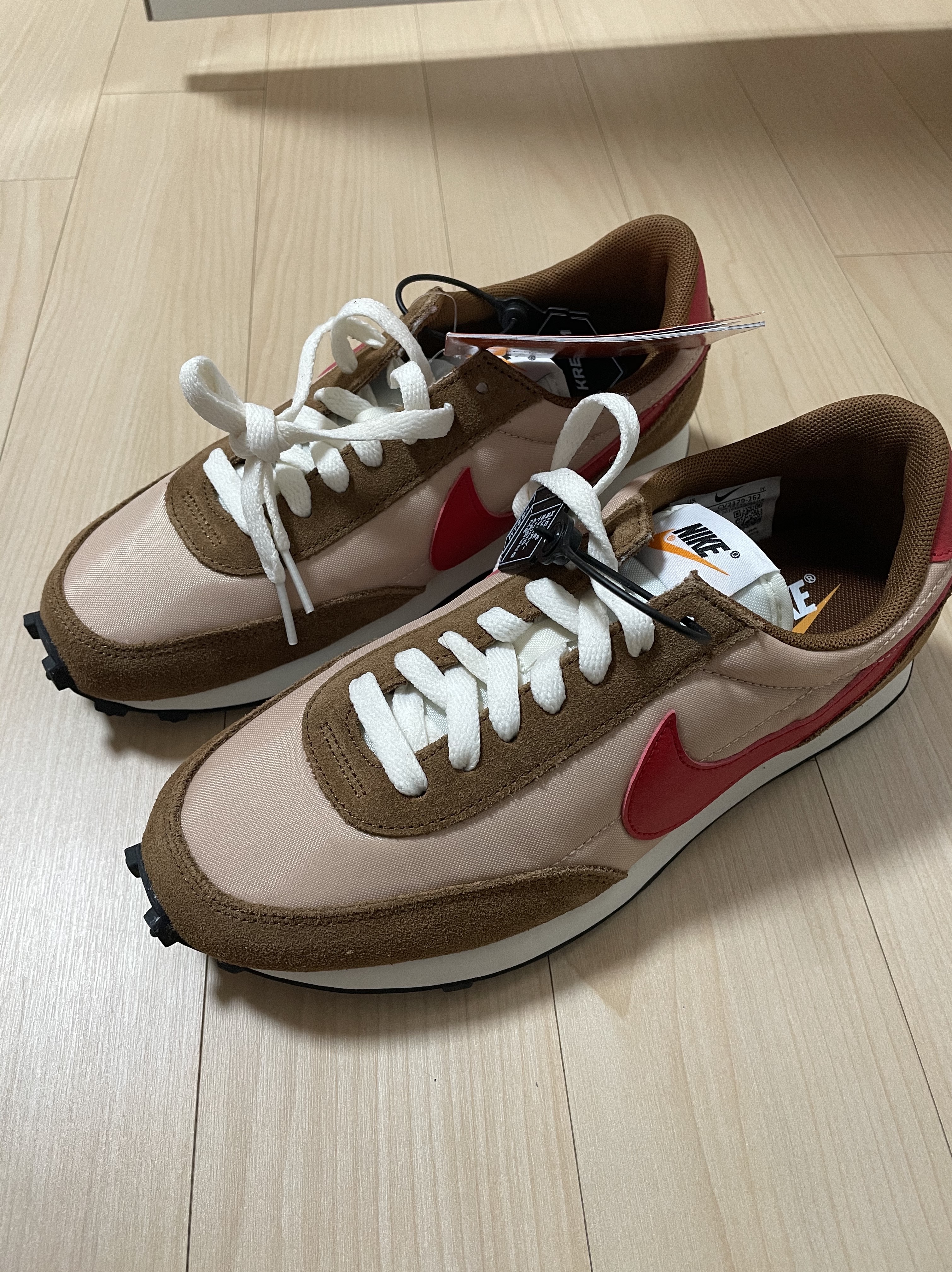 (W) Nike Daybreak Shimmer University Red 착용 스타일