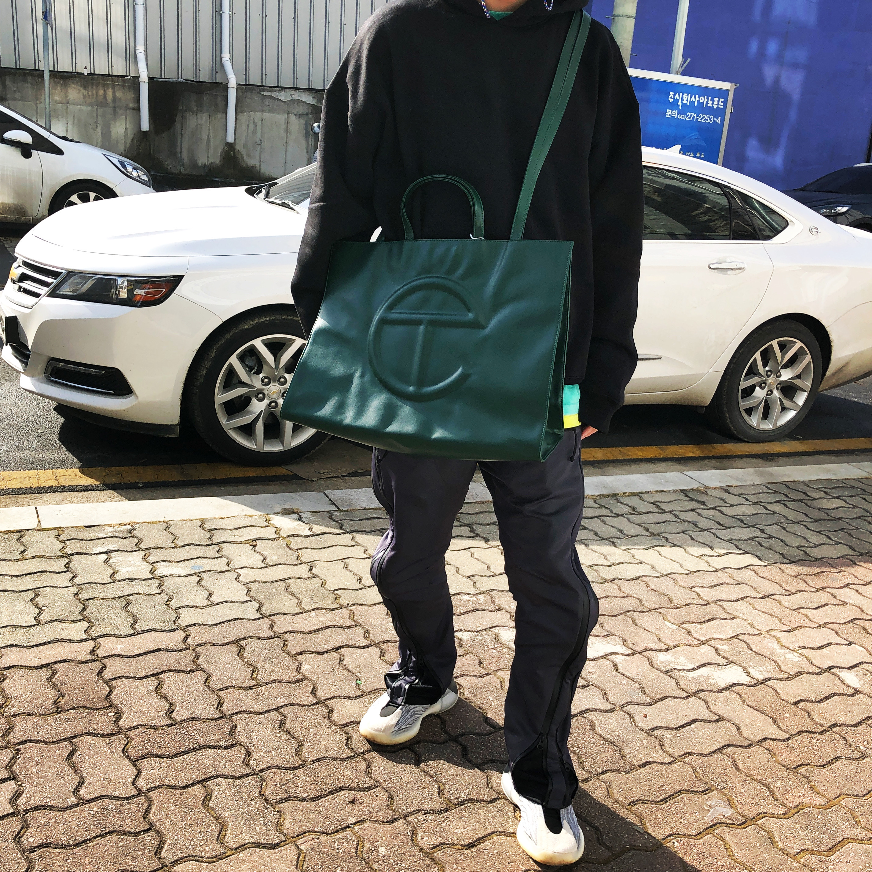 Adidas Yeezy QNTM Lifestyle 착용 스타일