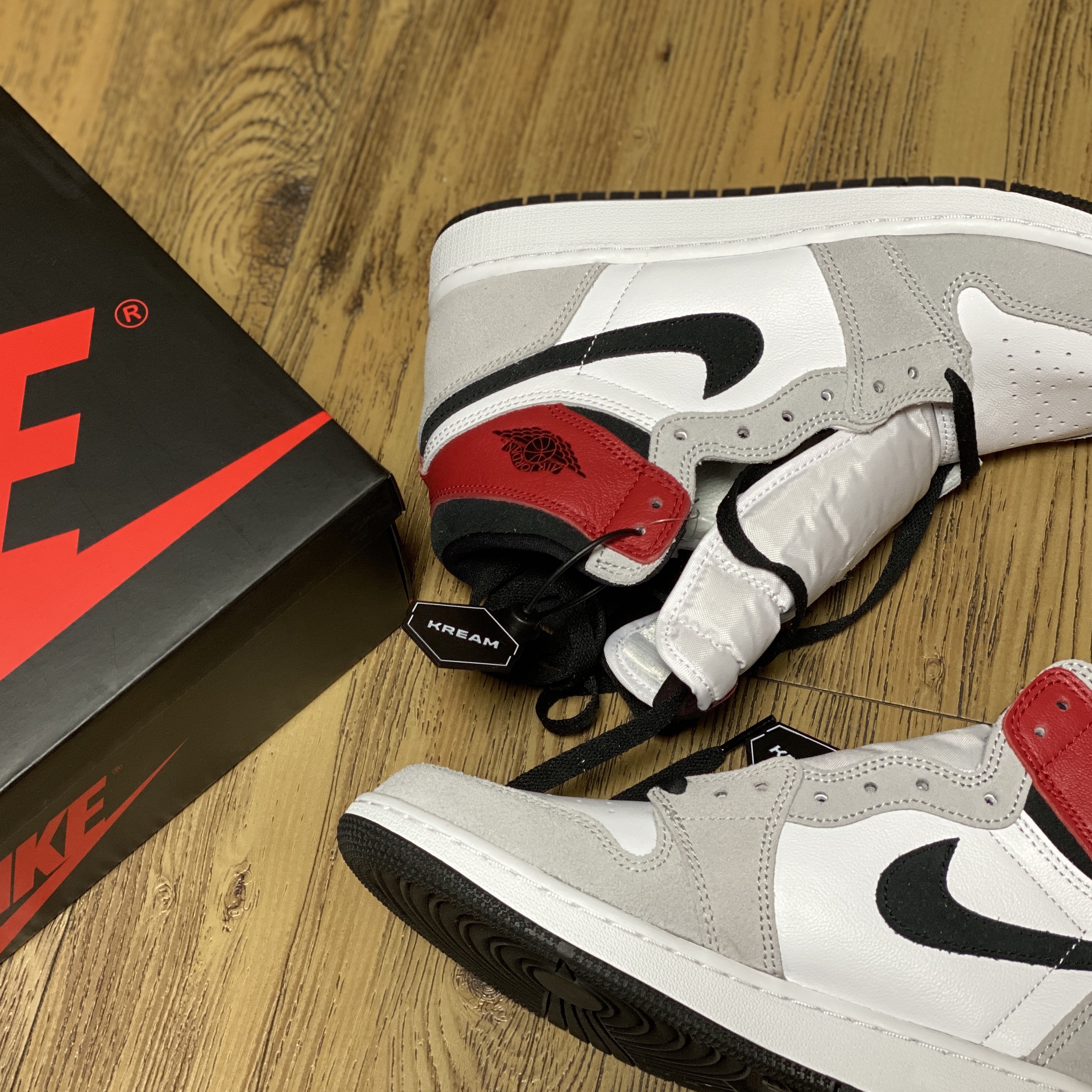 (GS) Jordan 1 Retro High OG Light Smoke Grey, Jordan 1 Retro High OG Light Smoke Grey 착용 스타일 - 2