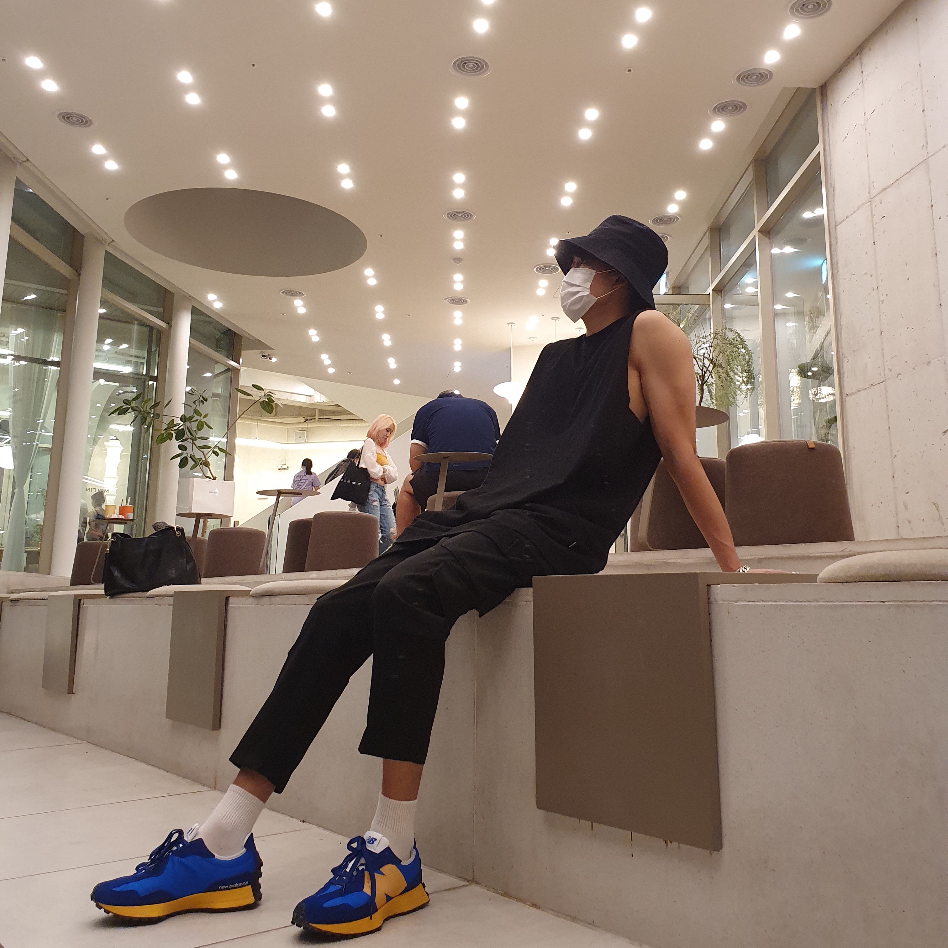 New Balance 327 Blue 착용 스타일