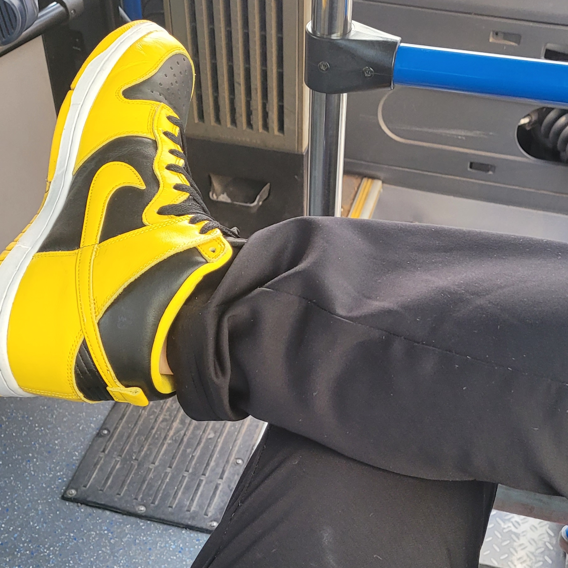 Nike Dunk High SP Varsity Maize 착용 스타일