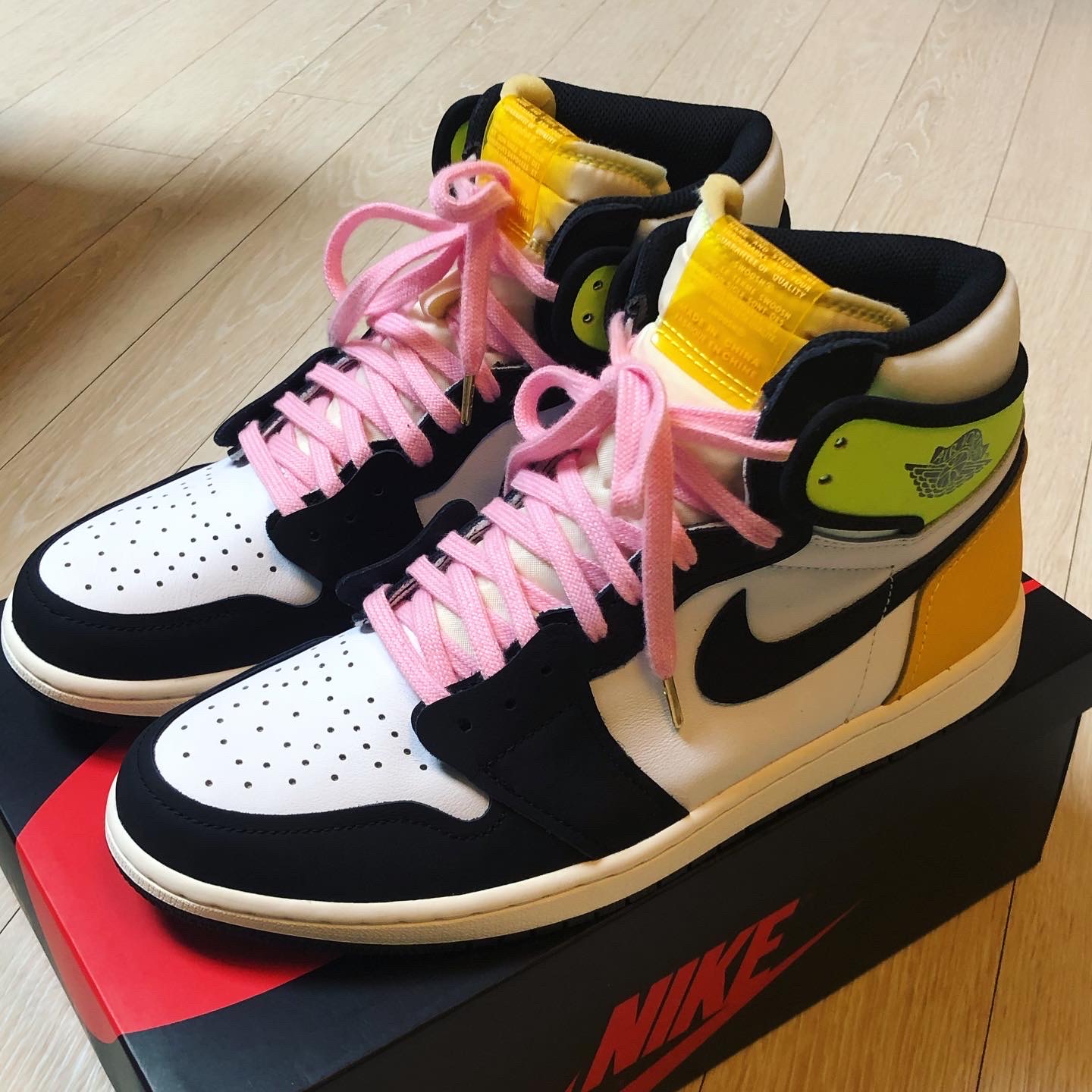 Jordan 1 Retro High OG Volt Gold 착용 스타일 - 1