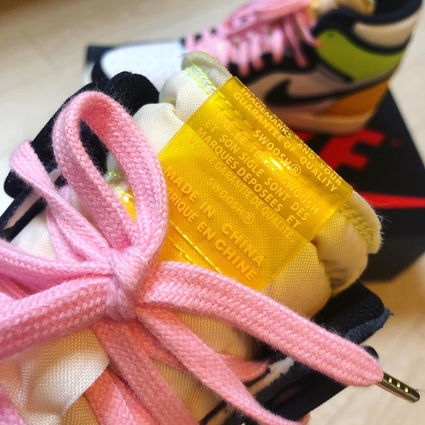 Jordan 1 Retro High OG Volt Gold 착용 스타일 - 5