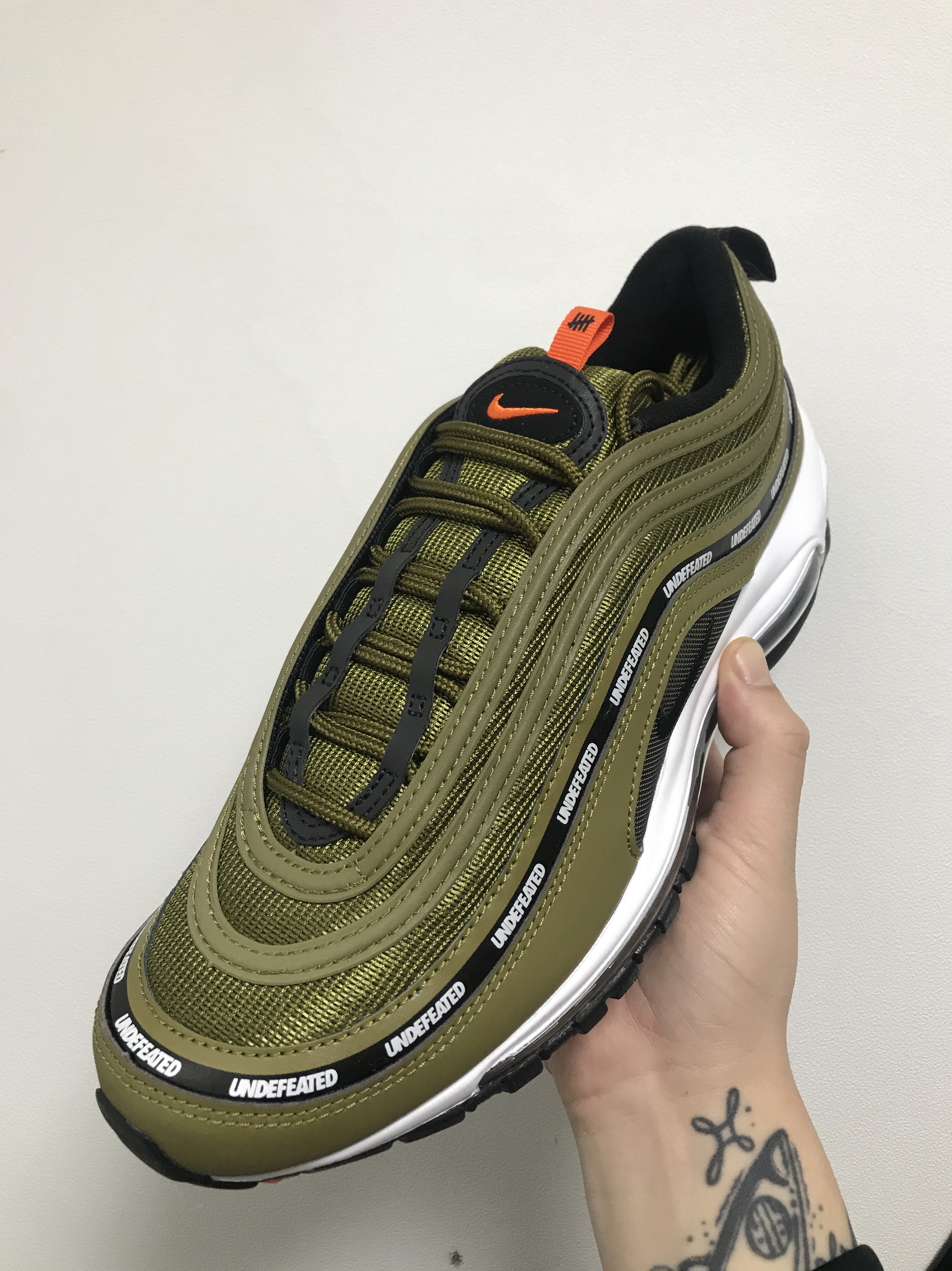 Nike x Undefeated Air Max 97 Militia Green 착용 스타일 - 1
