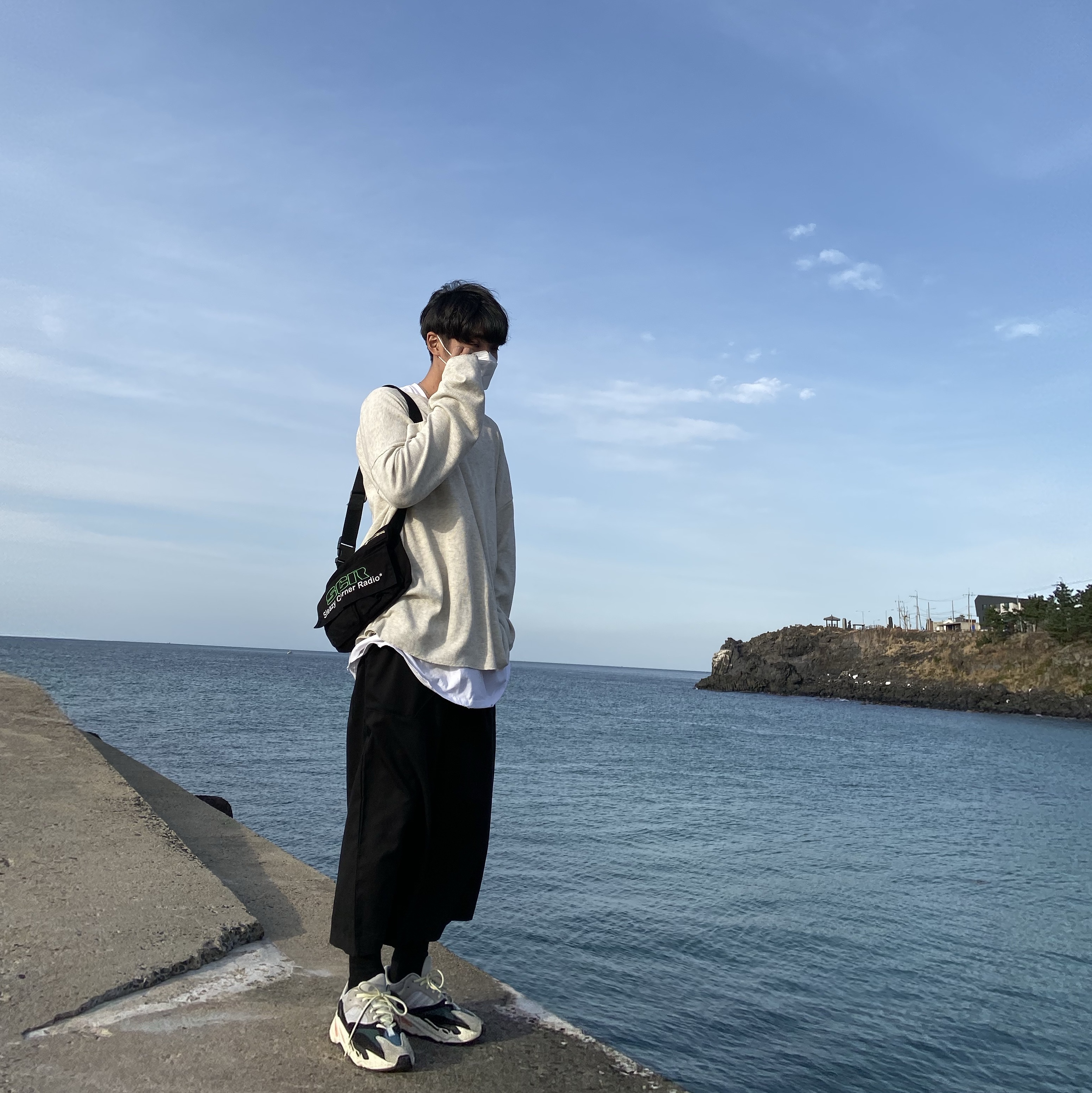 Adidas Yeezy Boost 700 Wave Runner Solid Grey 2017/2019 착용 스타일